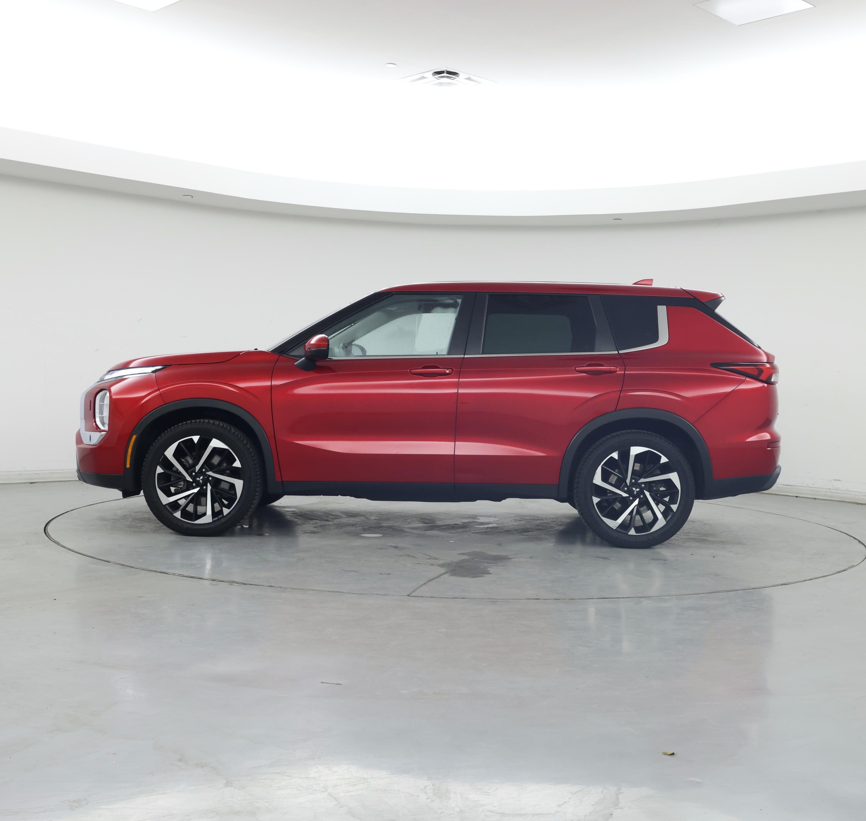 Thumbnail: 2022 Mitsubishi Outlander - 3