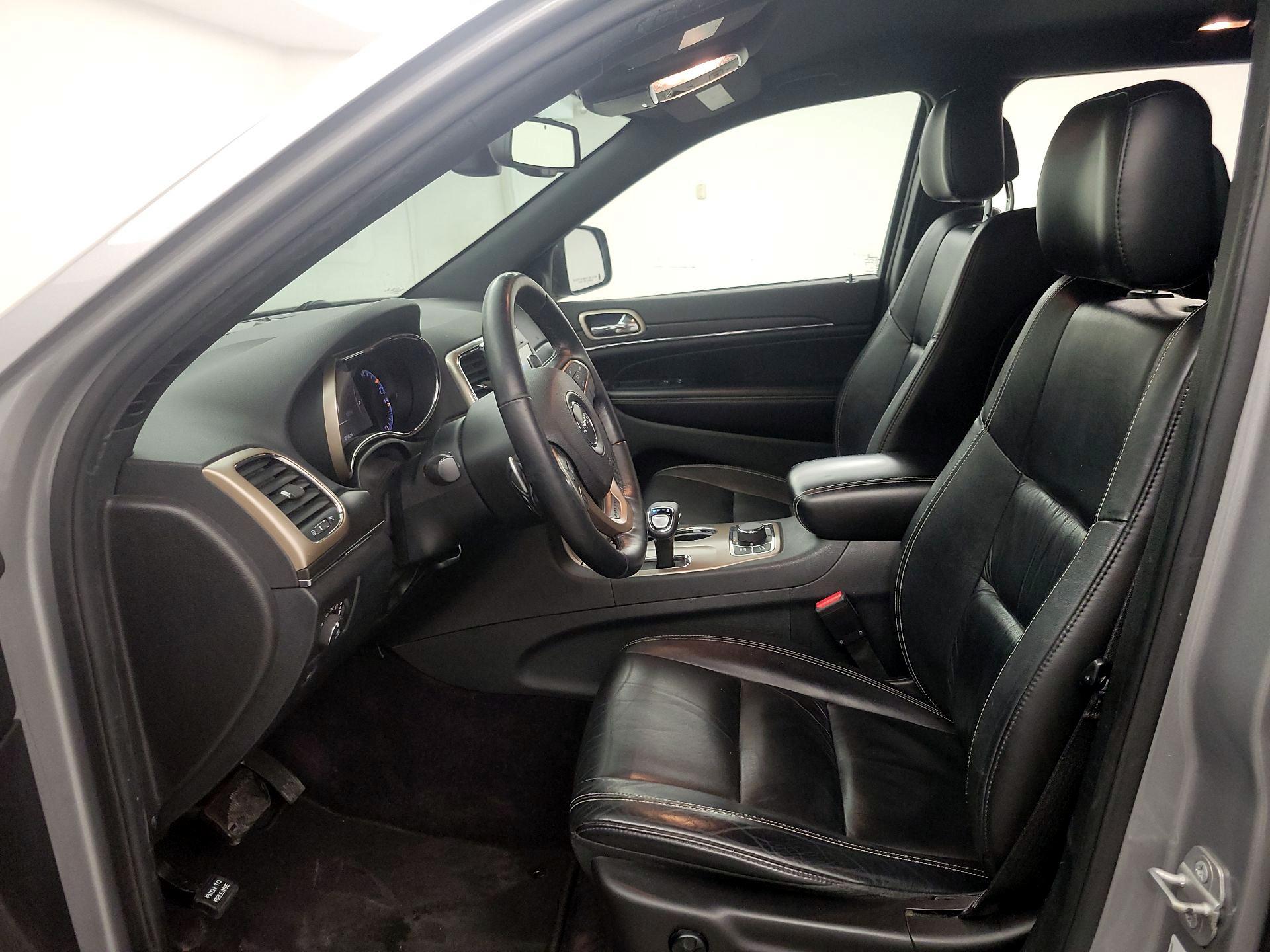 Thumbnail: 2015 Jeep Grand Cherokee - 11