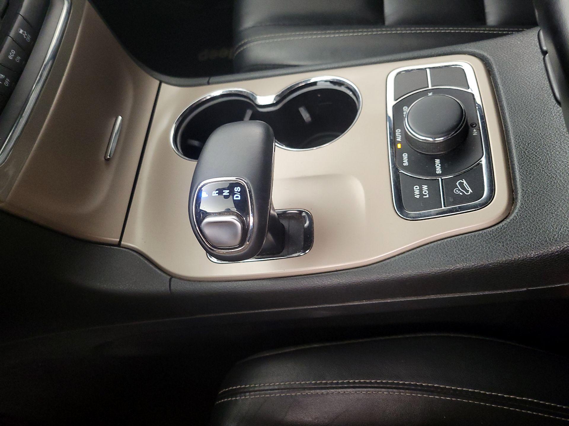 Thumbnail: 2015 Jeep Grand Cherokee - 17