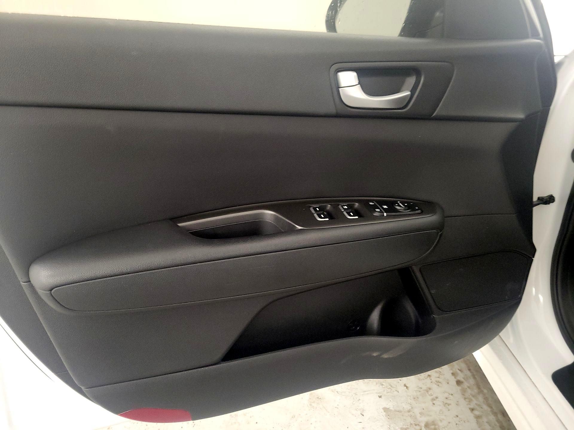 Thumbnail: 2016 Kia Optima - 12