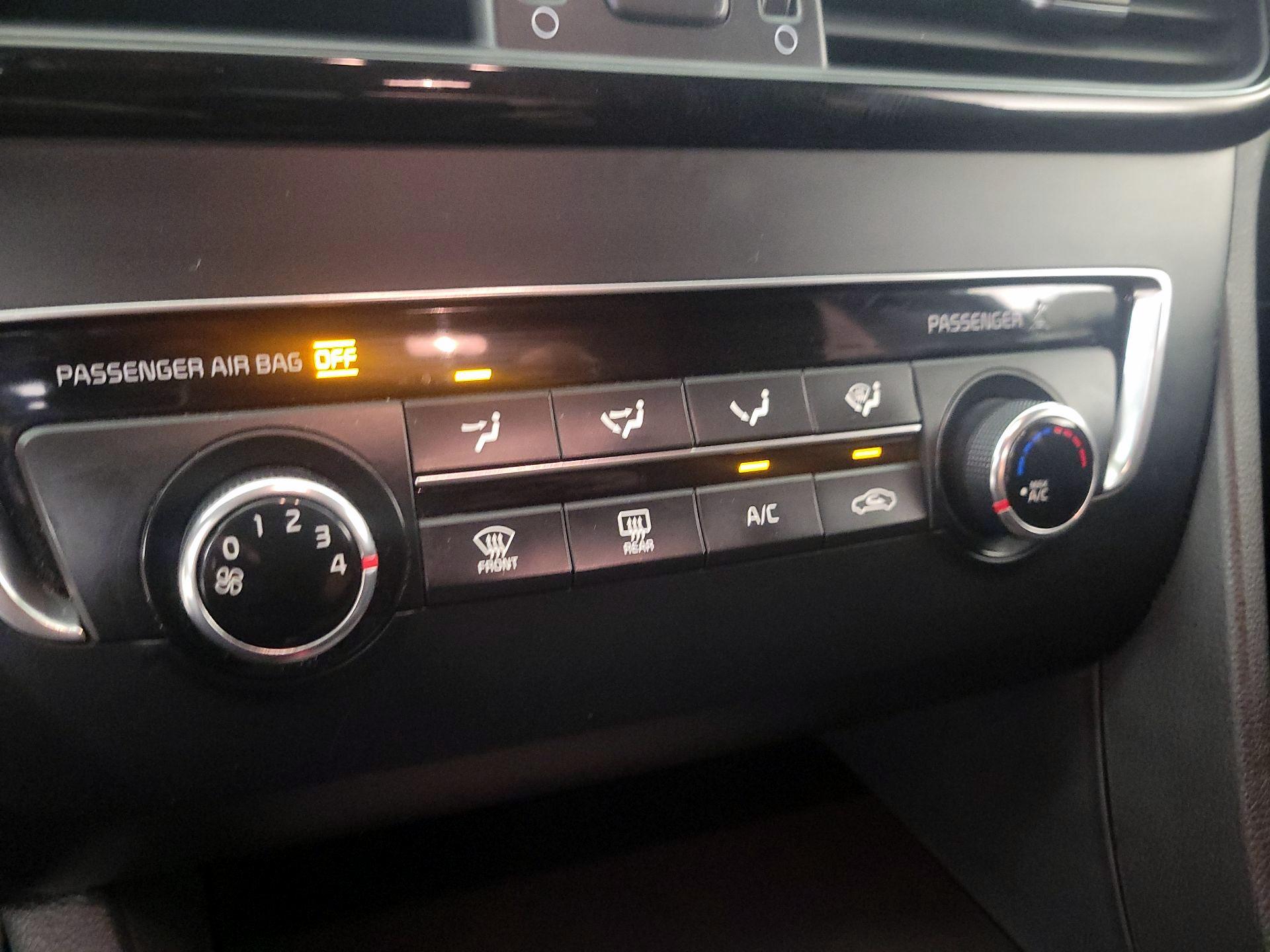 Thumbnail: 2016 Kia Optima - 16