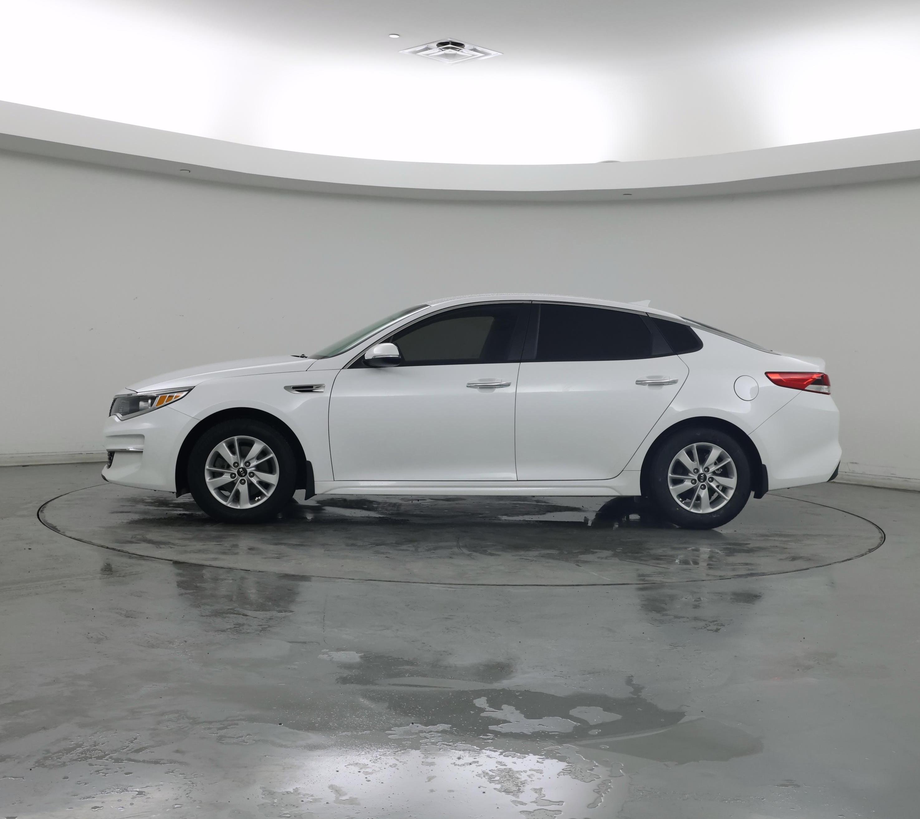 Thumbnail: 2016 Kia Optima - 3