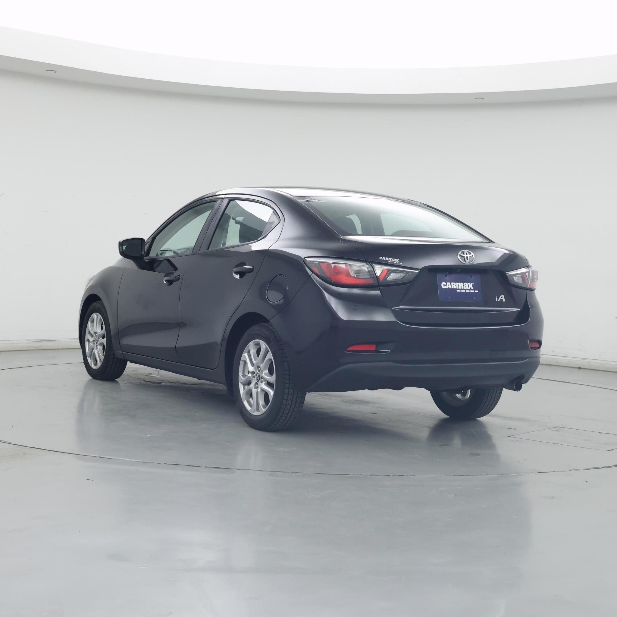 Thumbnail: 2017 Toyota Yaris iA - 2