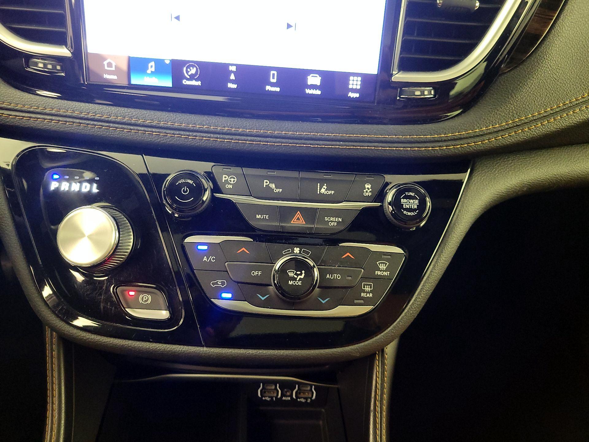 Thumbnail: 2021 Chrysler Pacifica - 17