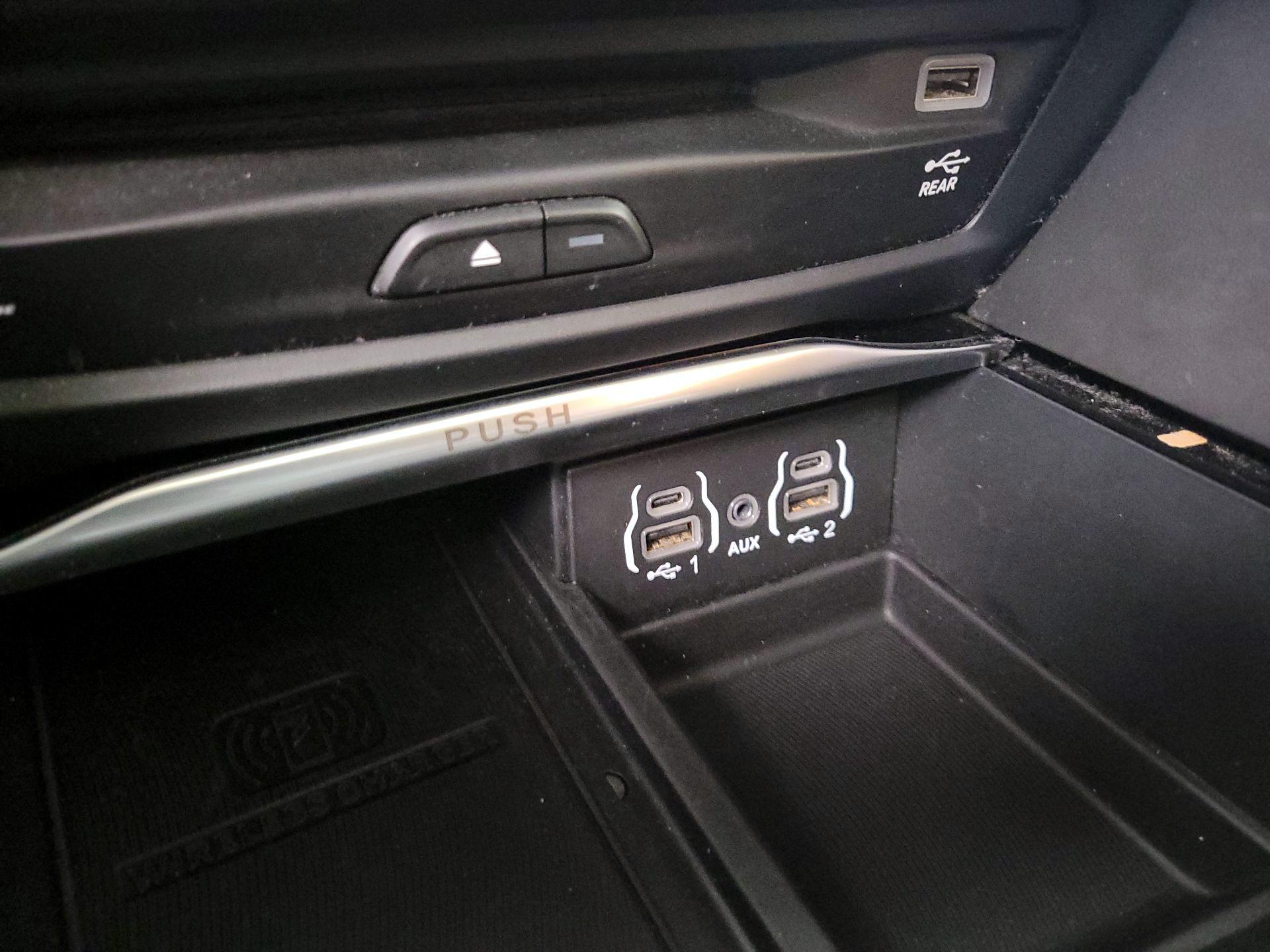 Thumbnail: 2021 Chrysler Pacifica - 19