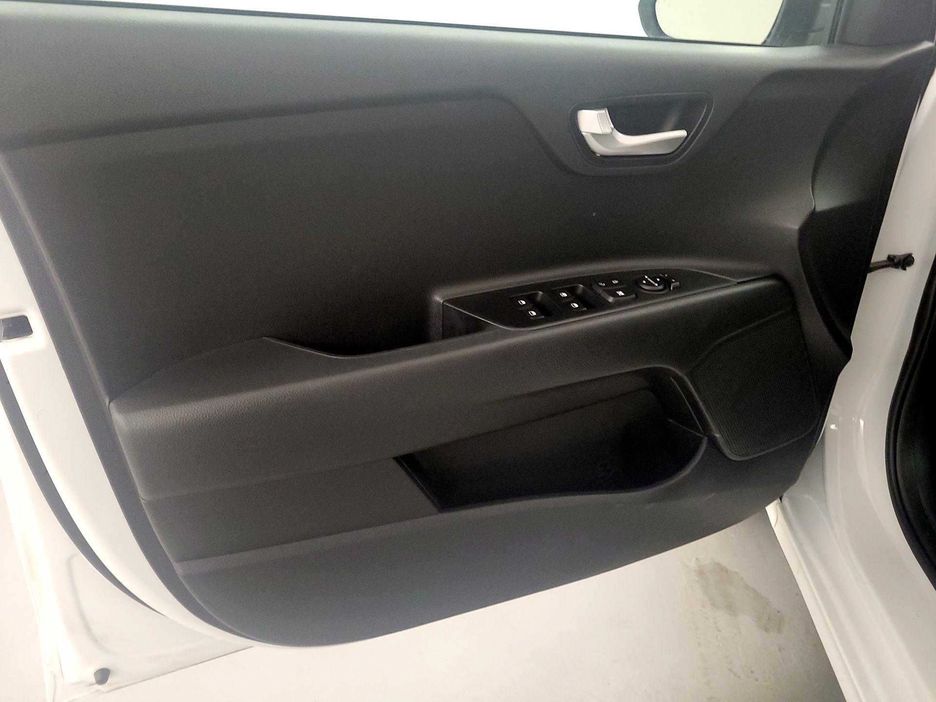 Thumbnail: 2023 Kia Rio - 12