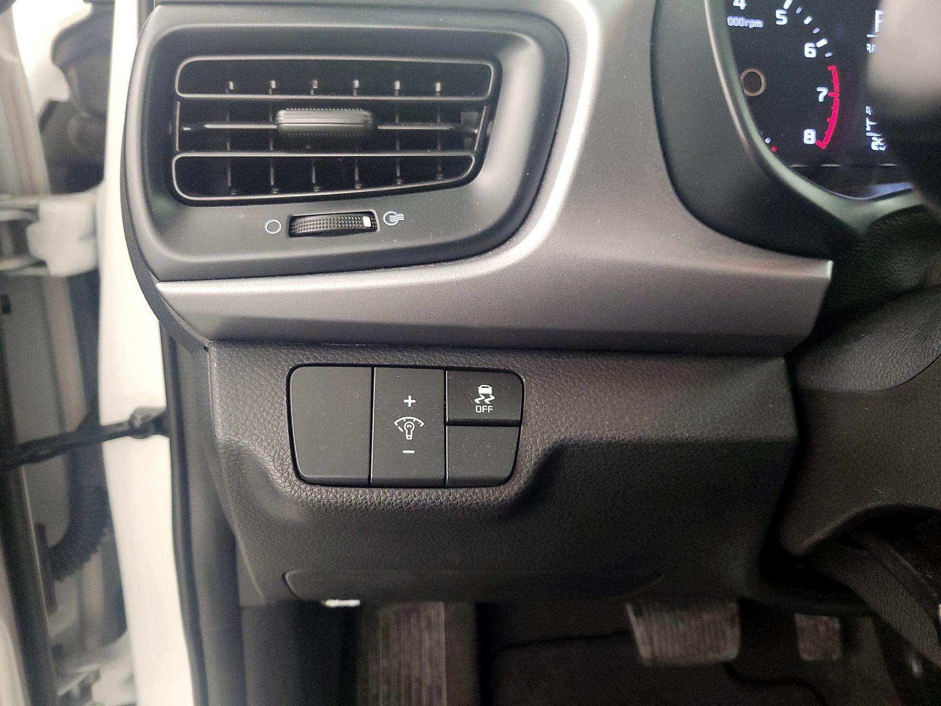 Thumbnail: 2023 Kia Rio - 13