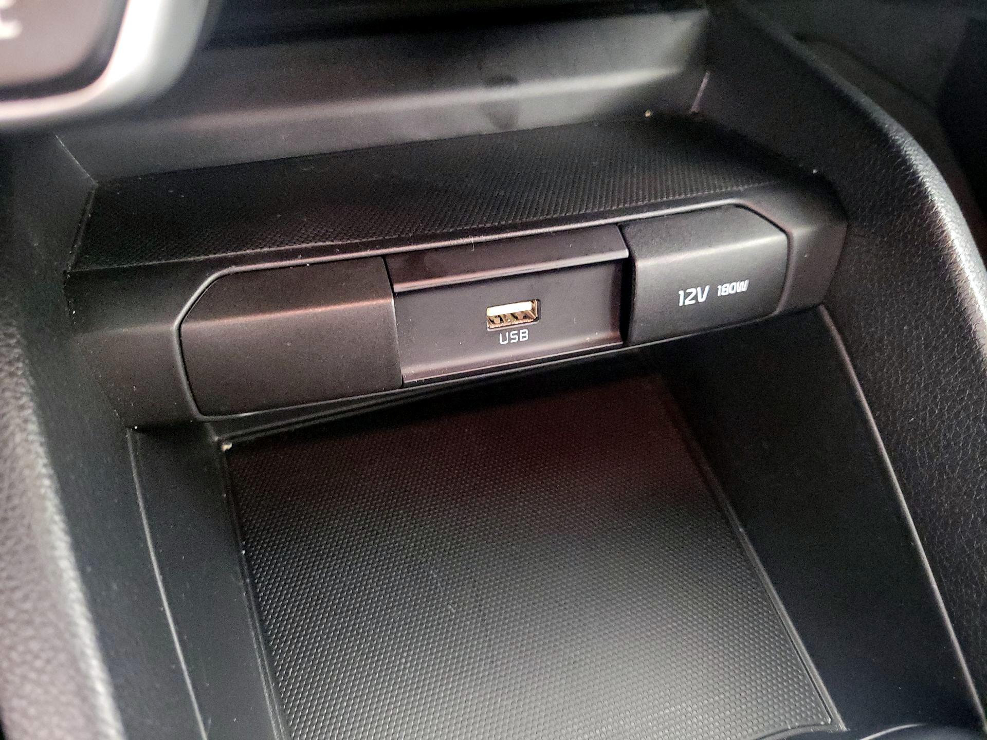 Thumbnail: 2023 Kia Rio - 18