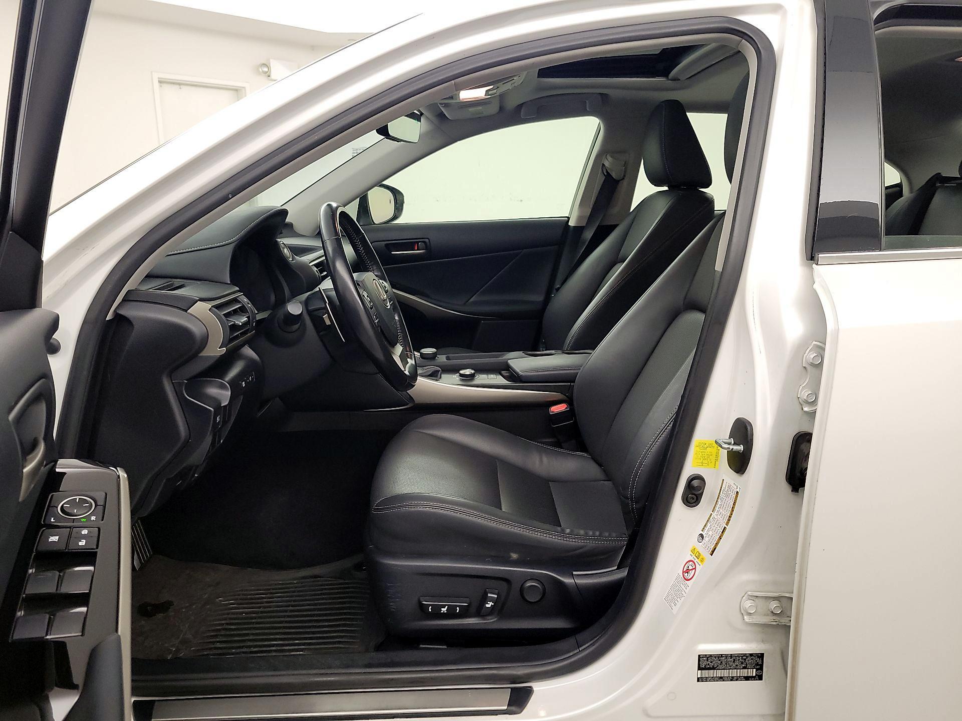 Thumbnail: 2017 Lexus IS - 11