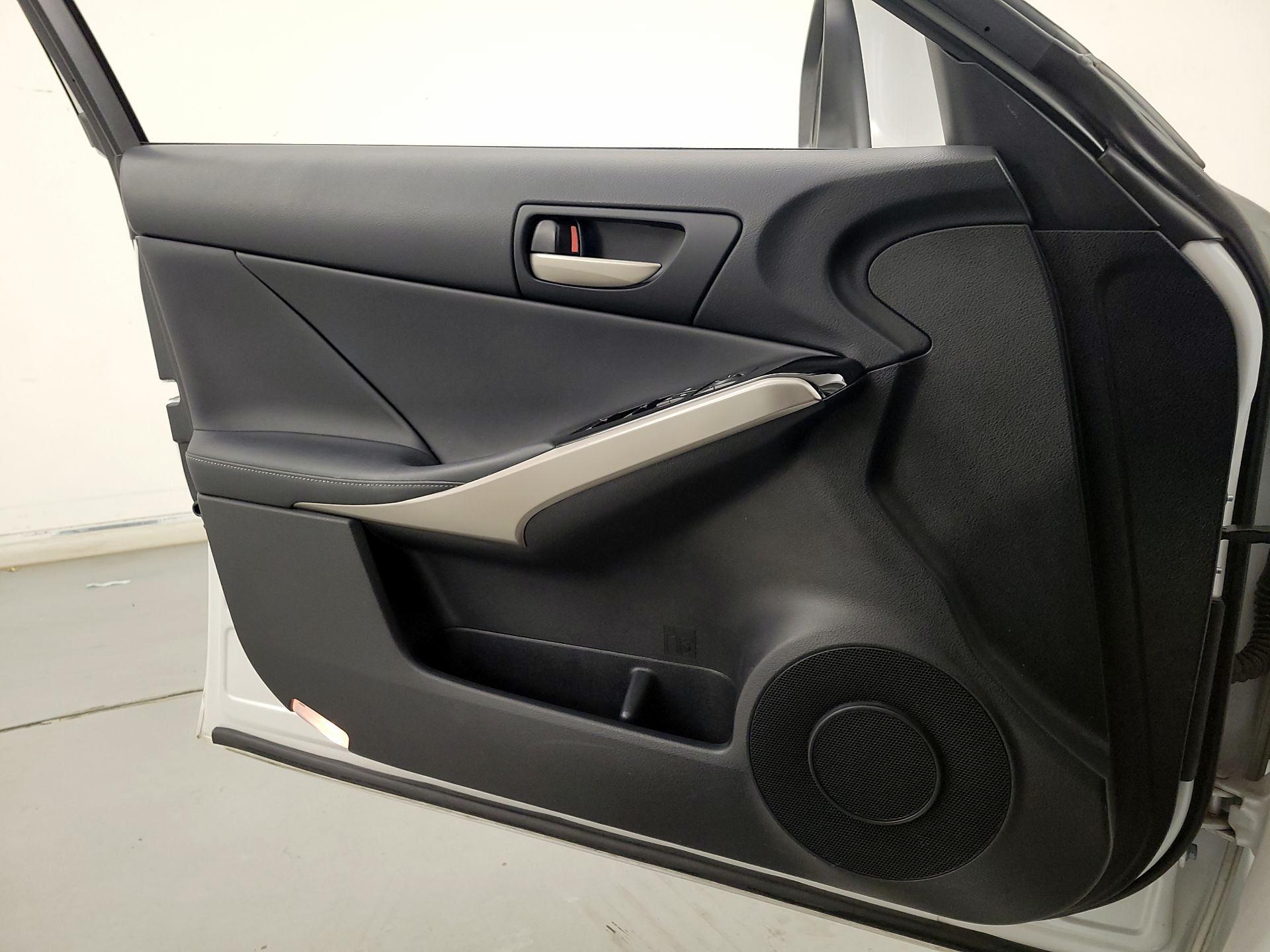 Thumbnail: 2017 Lexus IS - 12