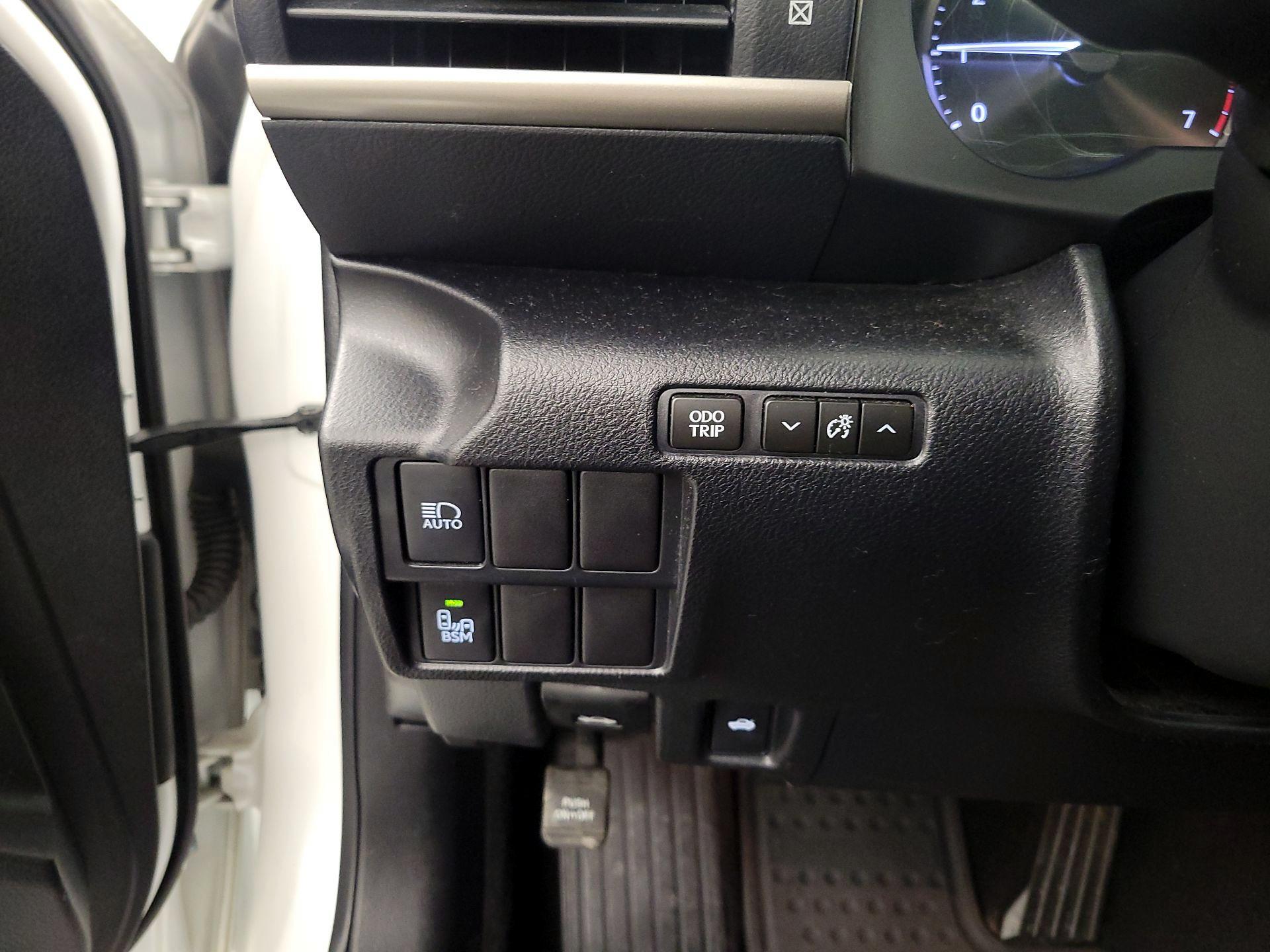 Thumbnail: 2017 Lexus IS - 13