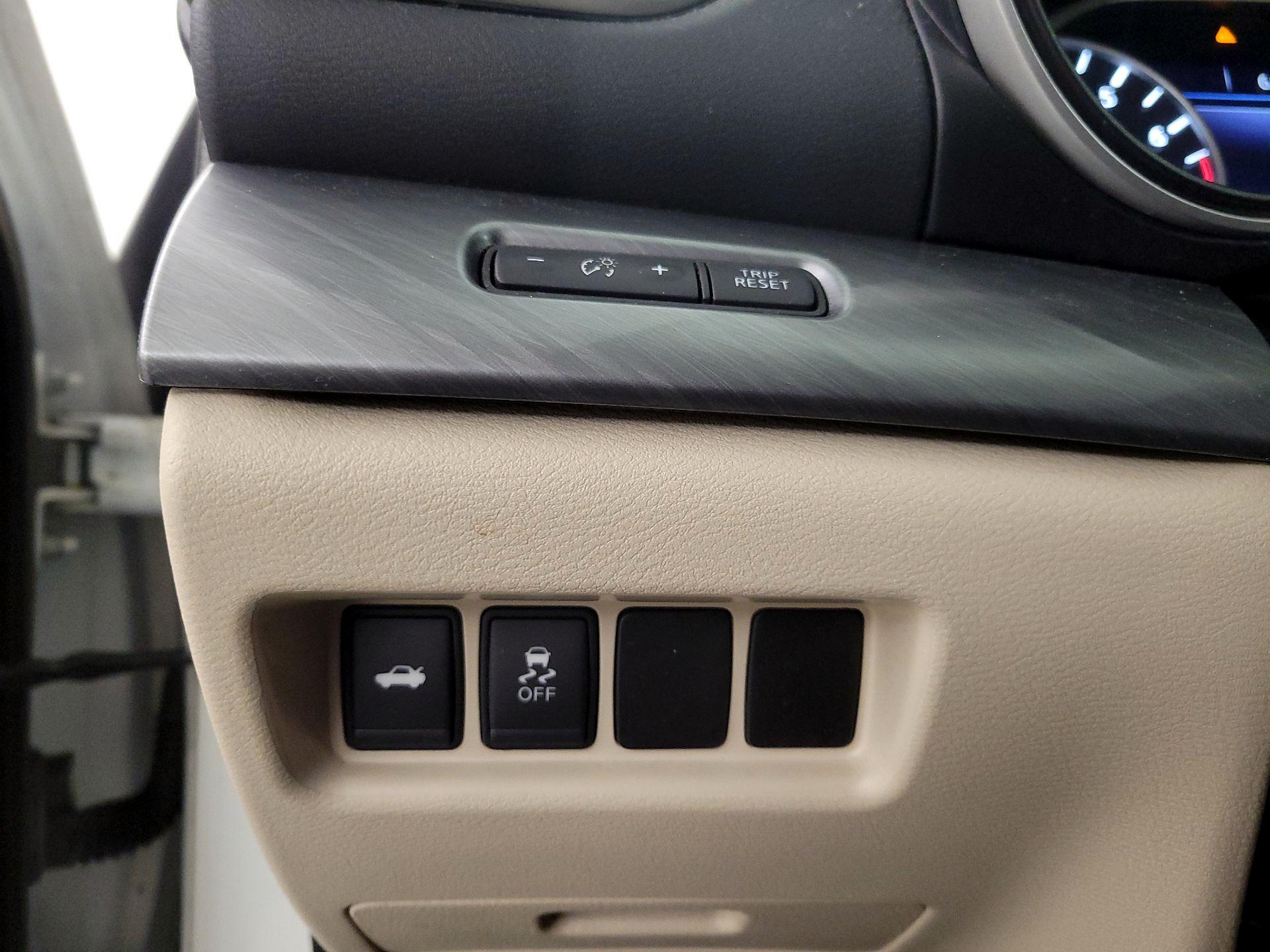 Thumbnail: 2016 Nissan Maxima - 13