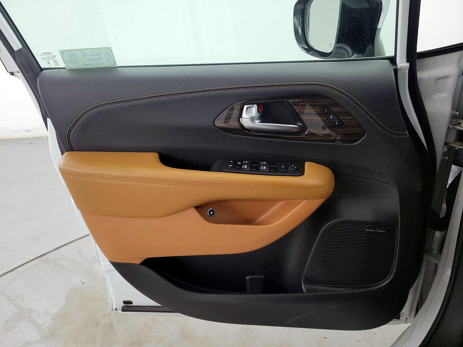 Thumbnail: 2023 Chrysler Pacifica - 12