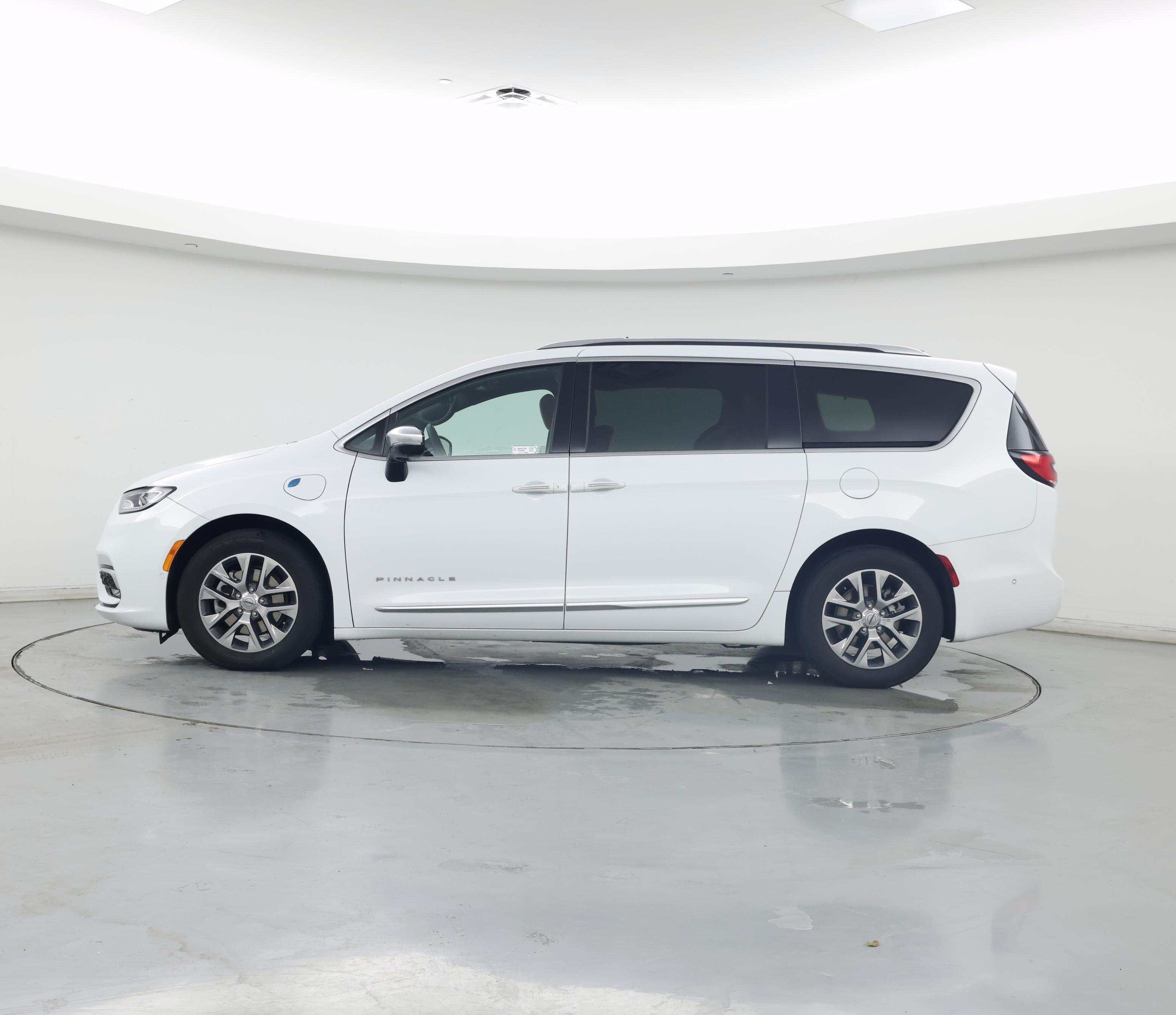 Thumbnail: 2023 Chrysler Pacifica - 3