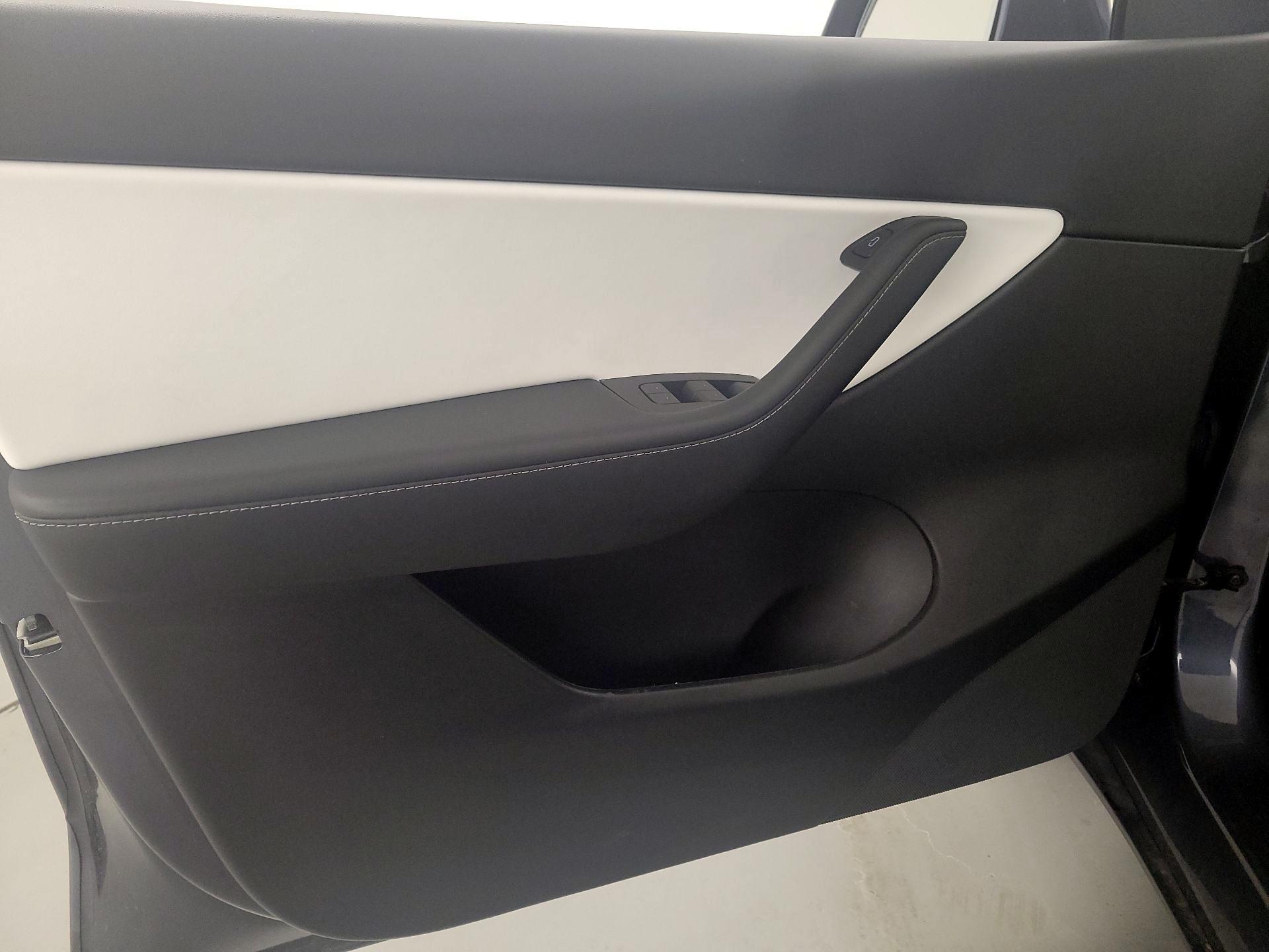 Thumbnail: 2022 Tesla Model Y - 12