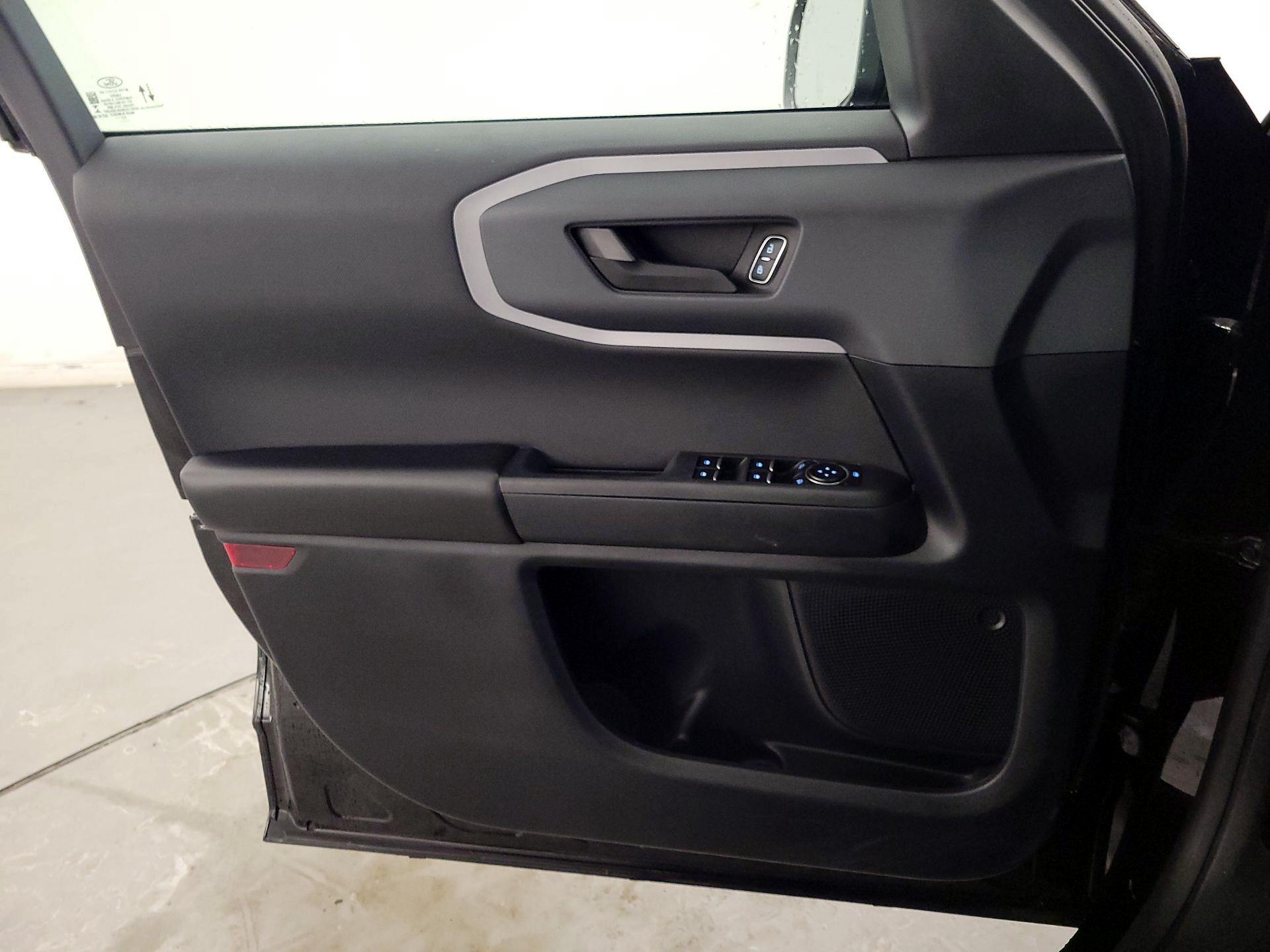 Thumbnail: 2022 Ford Bronco Sport - 12