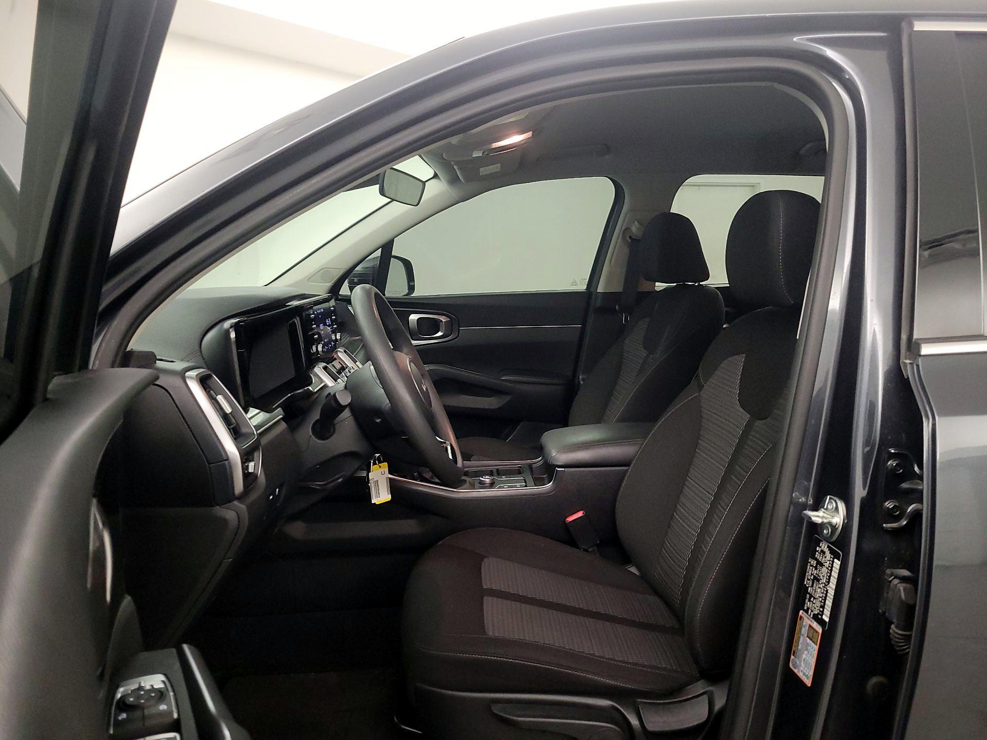 Thumbnail: 2023 Kia Sorento - 11