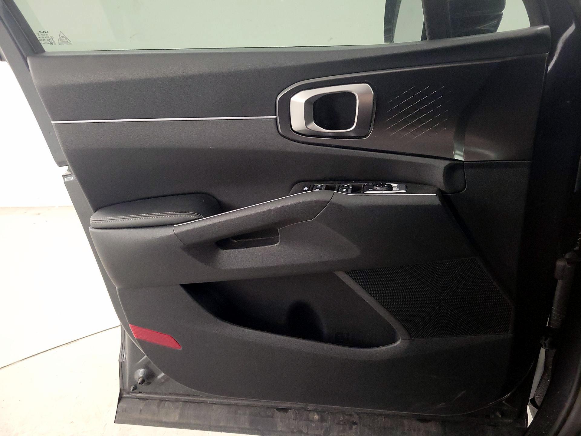 Thumbnail: 2023 Kia Sorento - 12