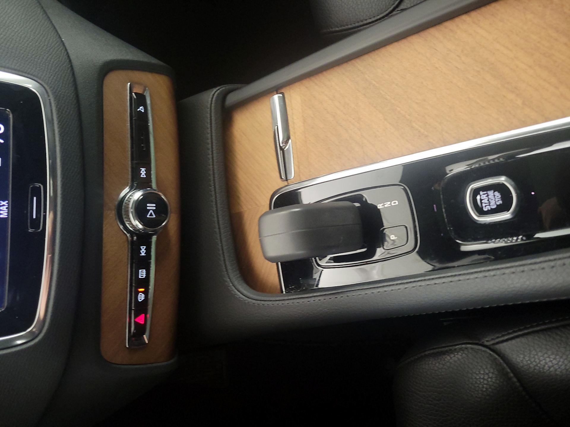 Thumbnail: 2022 Volvo XC90 - 17