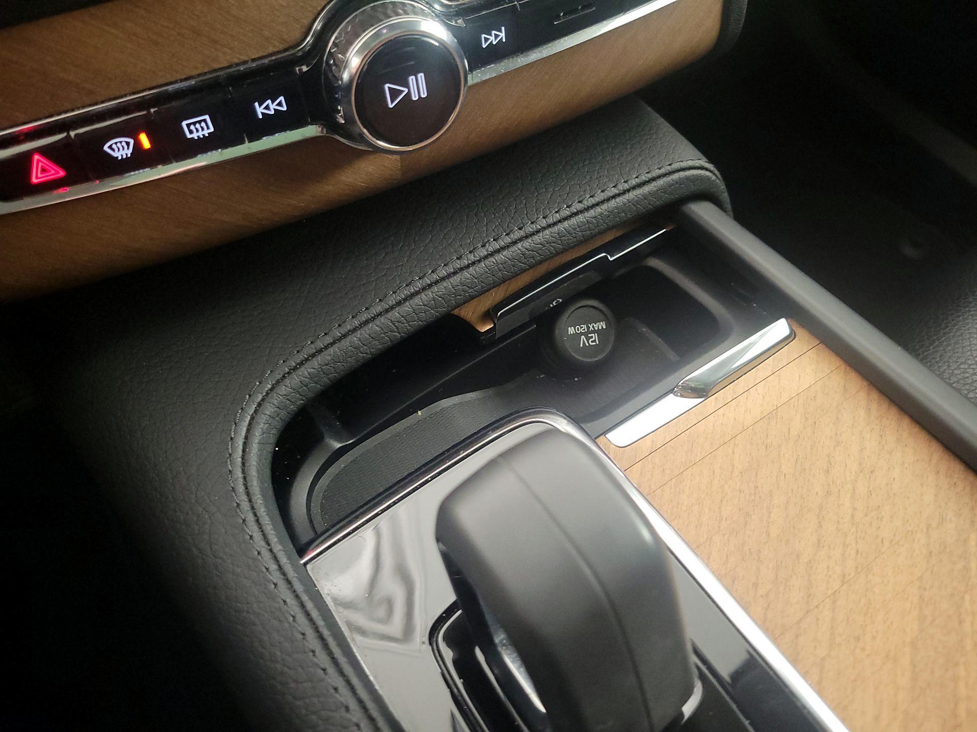 Thumbnail: 2022 Volvo XC90 - 18