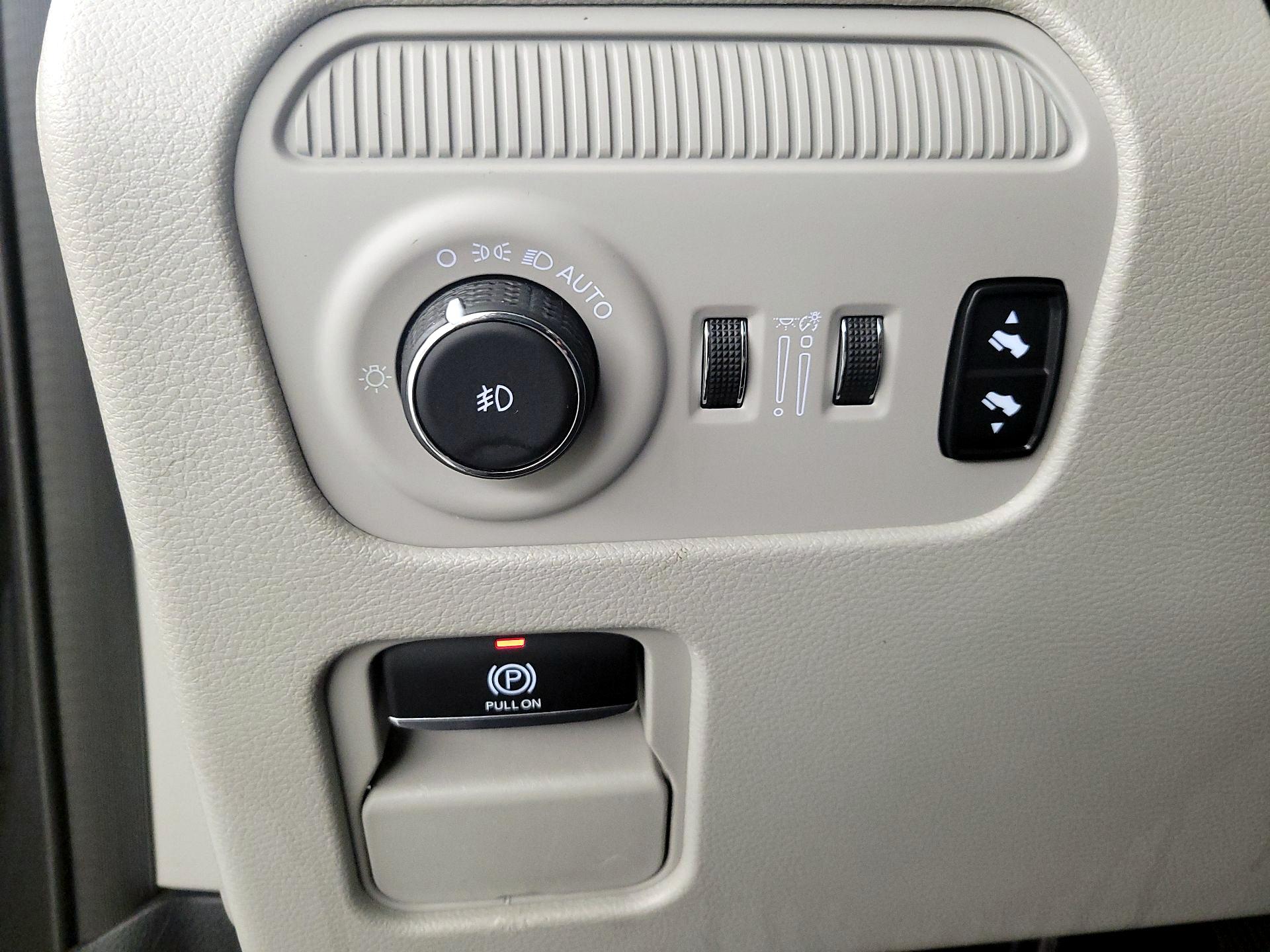 Thumbnail: 2022 Jeep Wagoneer - 13