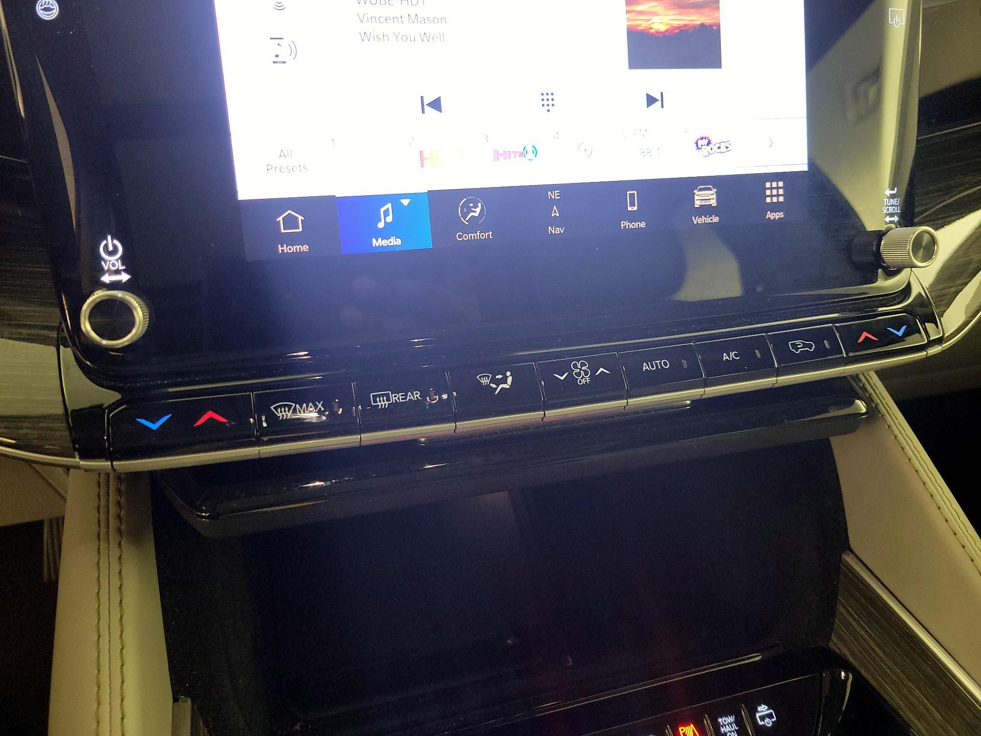 Thumbnail: 2022 Jeep Wagoneer - 17