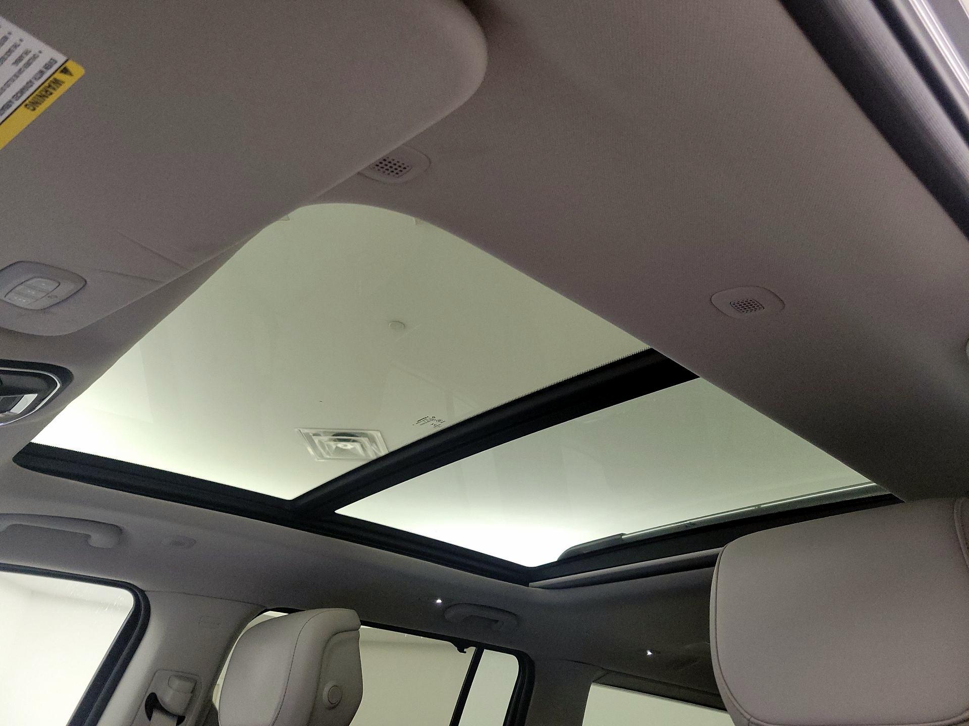 Thumbnail: 2022 Jeep Wagoneer - 20