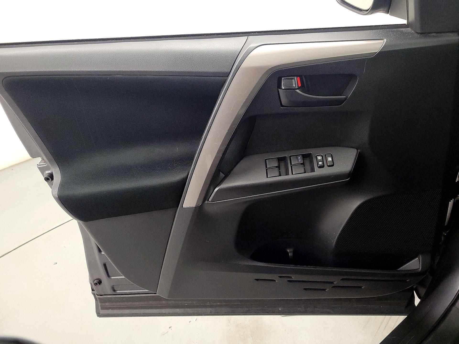 Thumbnail: 2018 Toyota RAV4 - 12