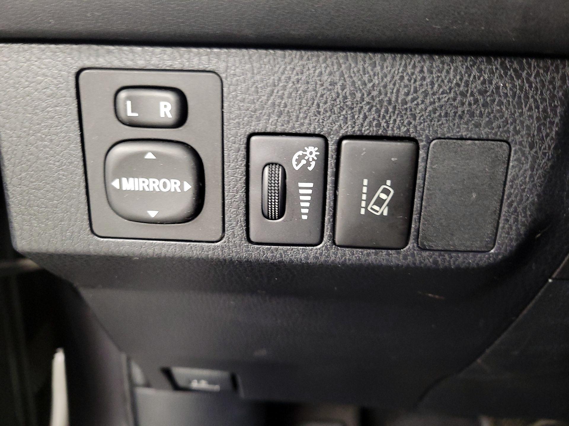 Thumbnail: 2018 Toyota RAV4 - 13