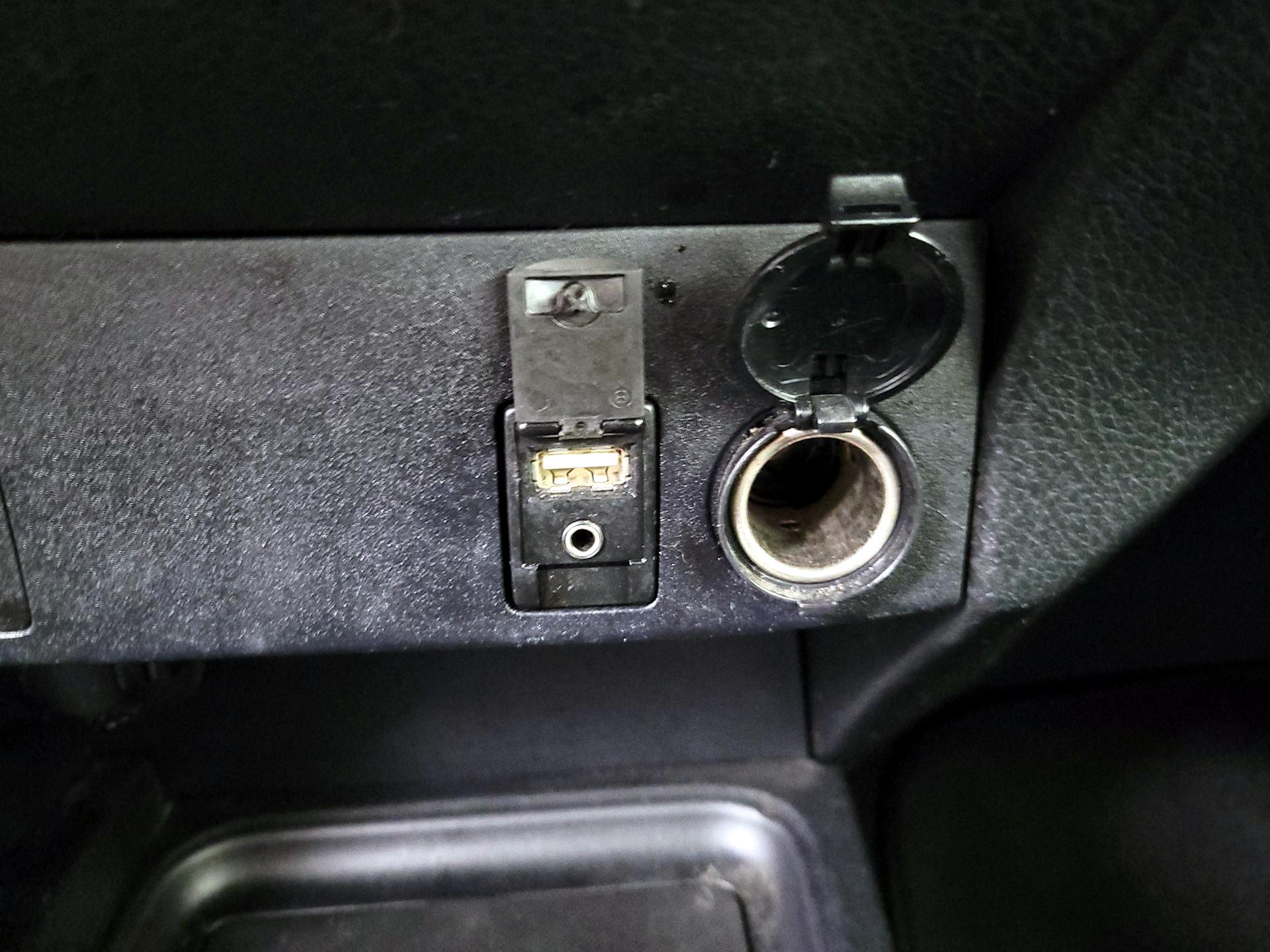 Thumbnail: 2018 Toyota RAV4 - 18