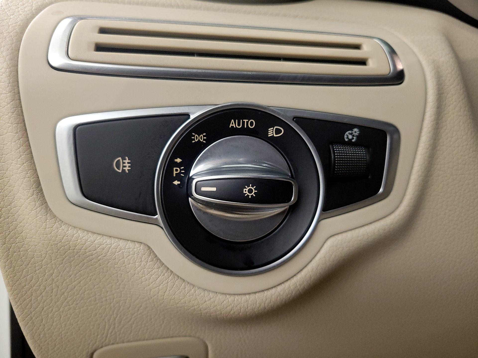 Thumbnail: 2018 Mercedes-Benz C-Class - 13