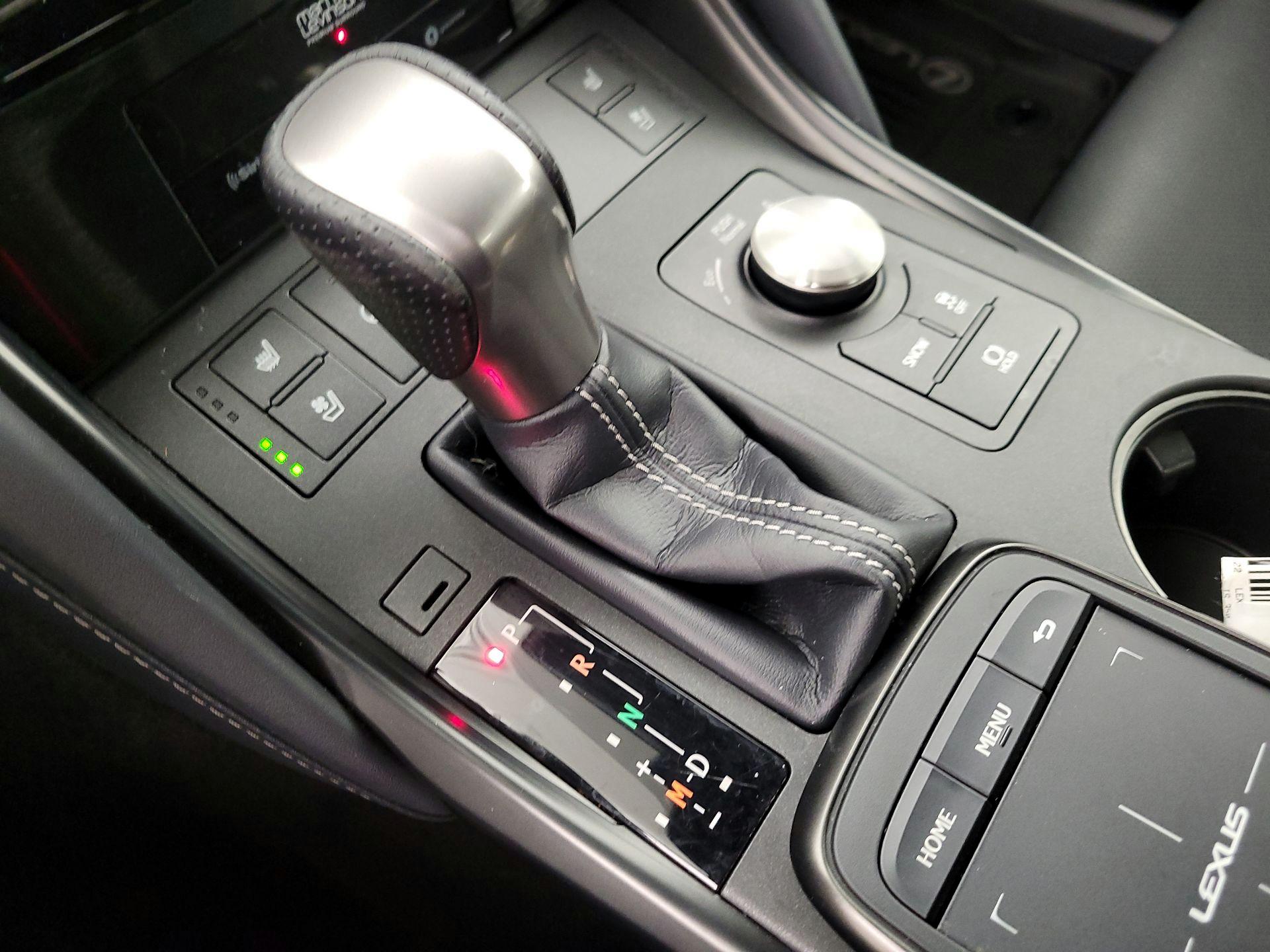 Thumbnail: 2022 Lexus IS - 17