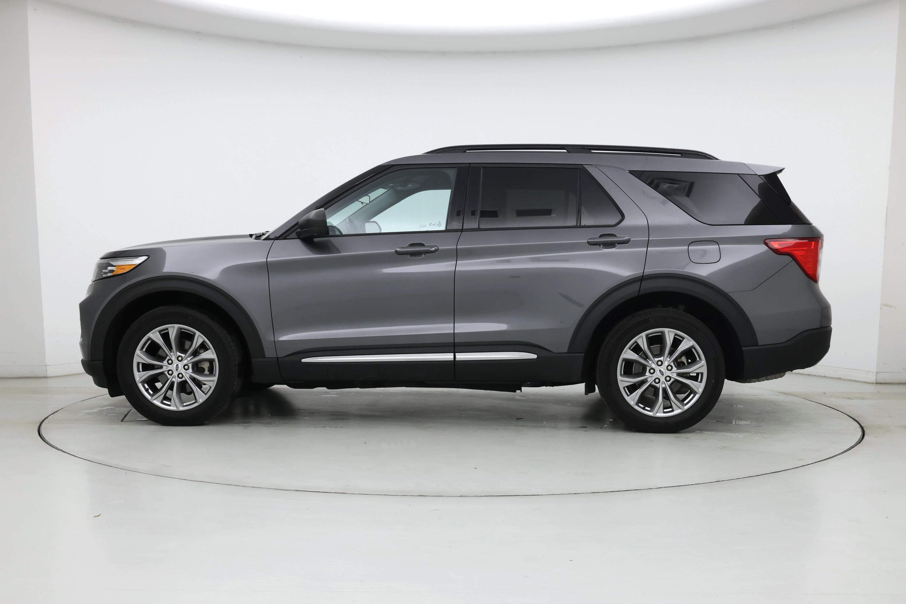 Thumbnail: 2022 Ford Explorer - 3