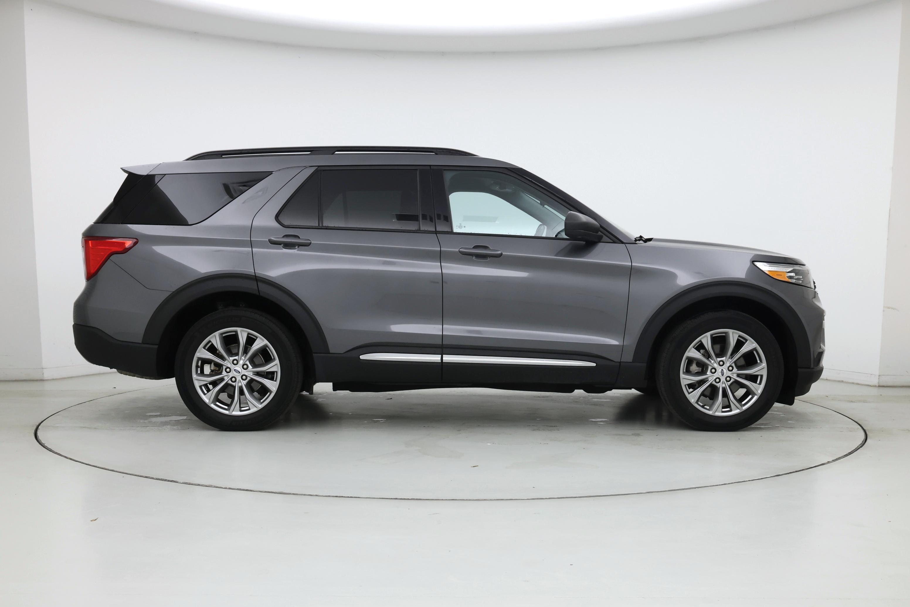 Thumbnail: 2022 Ford Explorer - 7