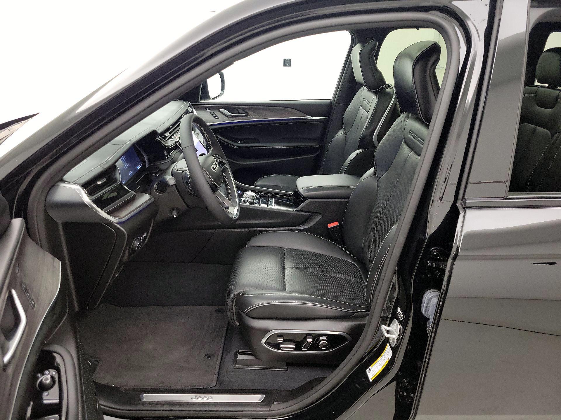 Thumbnail: 2023 Jeep Grand Cherokee - 11