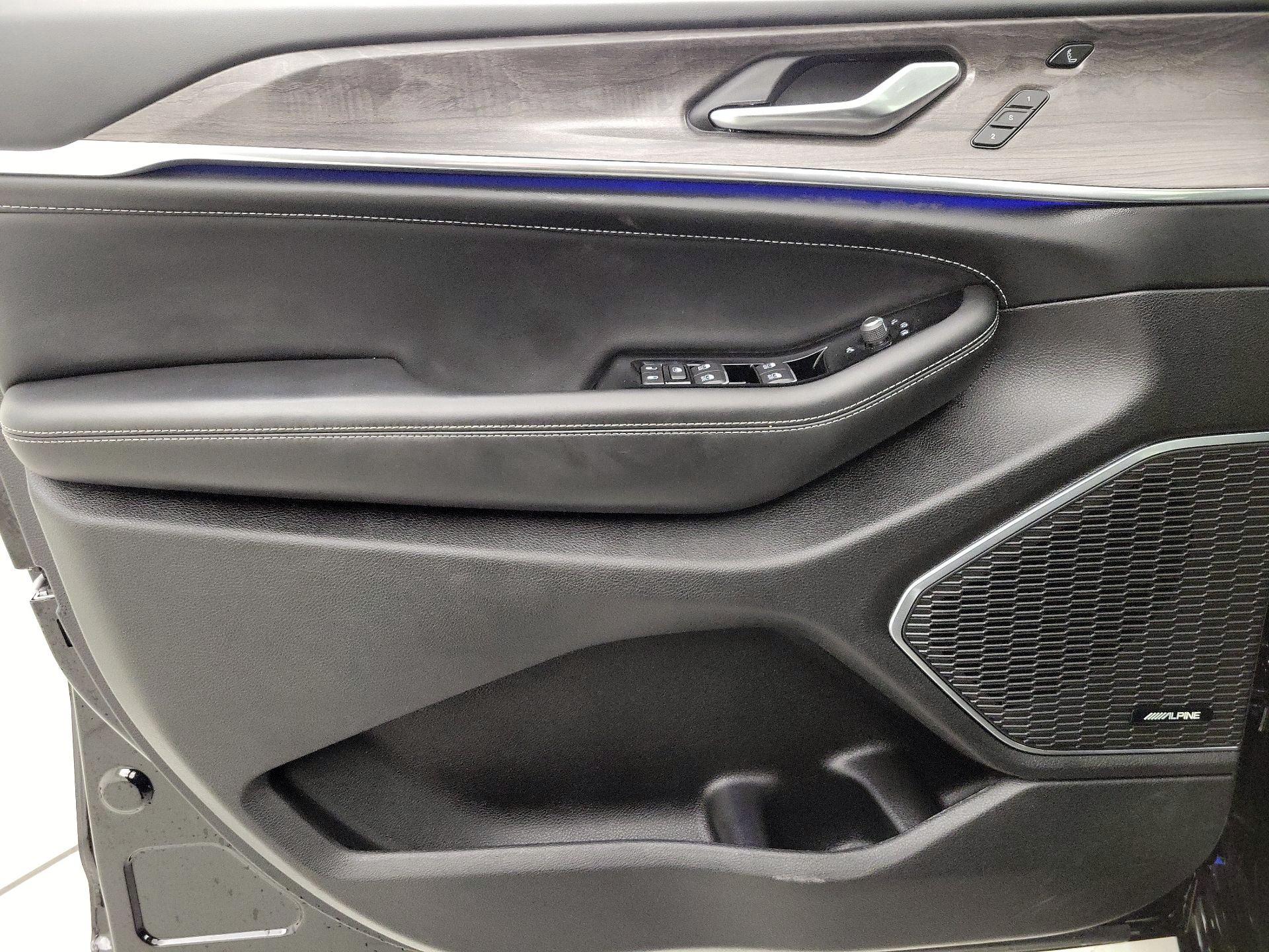 Thumbnail: 2023 Jeep Grand Cherokee - 12