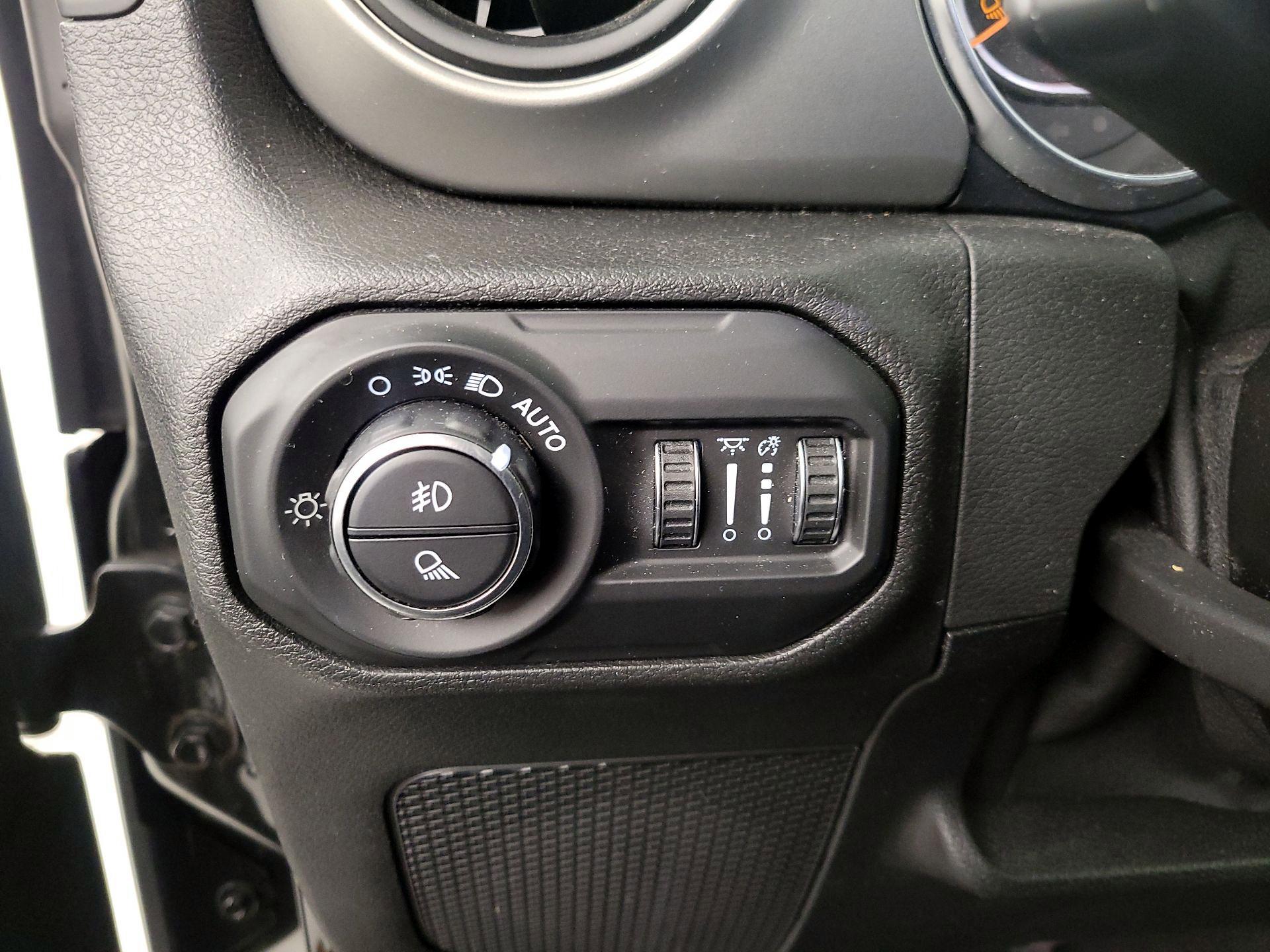 Thumbnail: 2021 Jeep Gladiator - 13