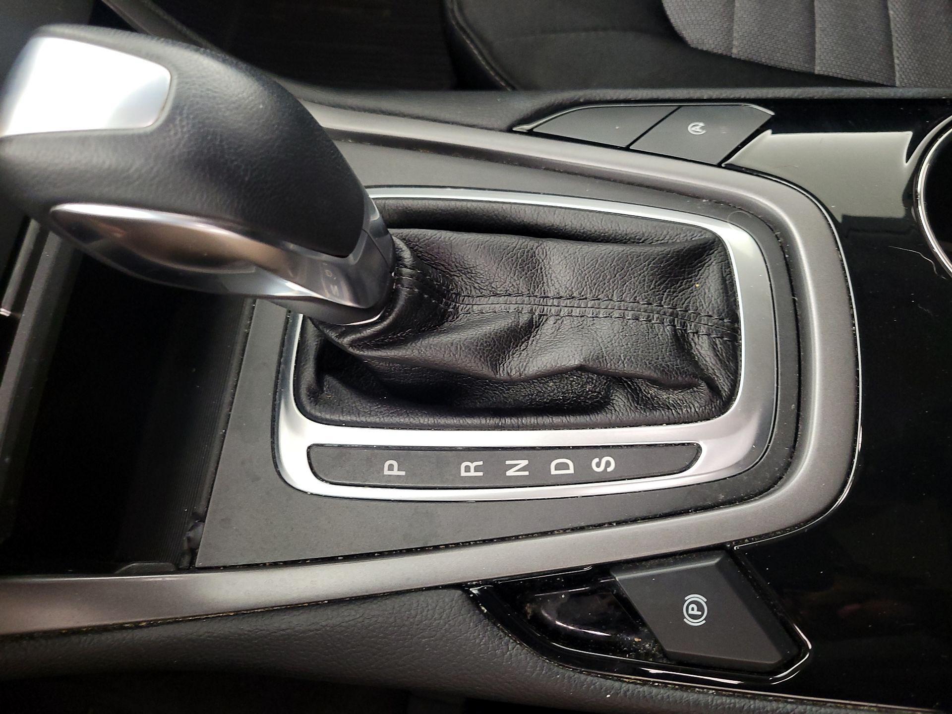 Thumbnail: 2018 Ford Edge - 16