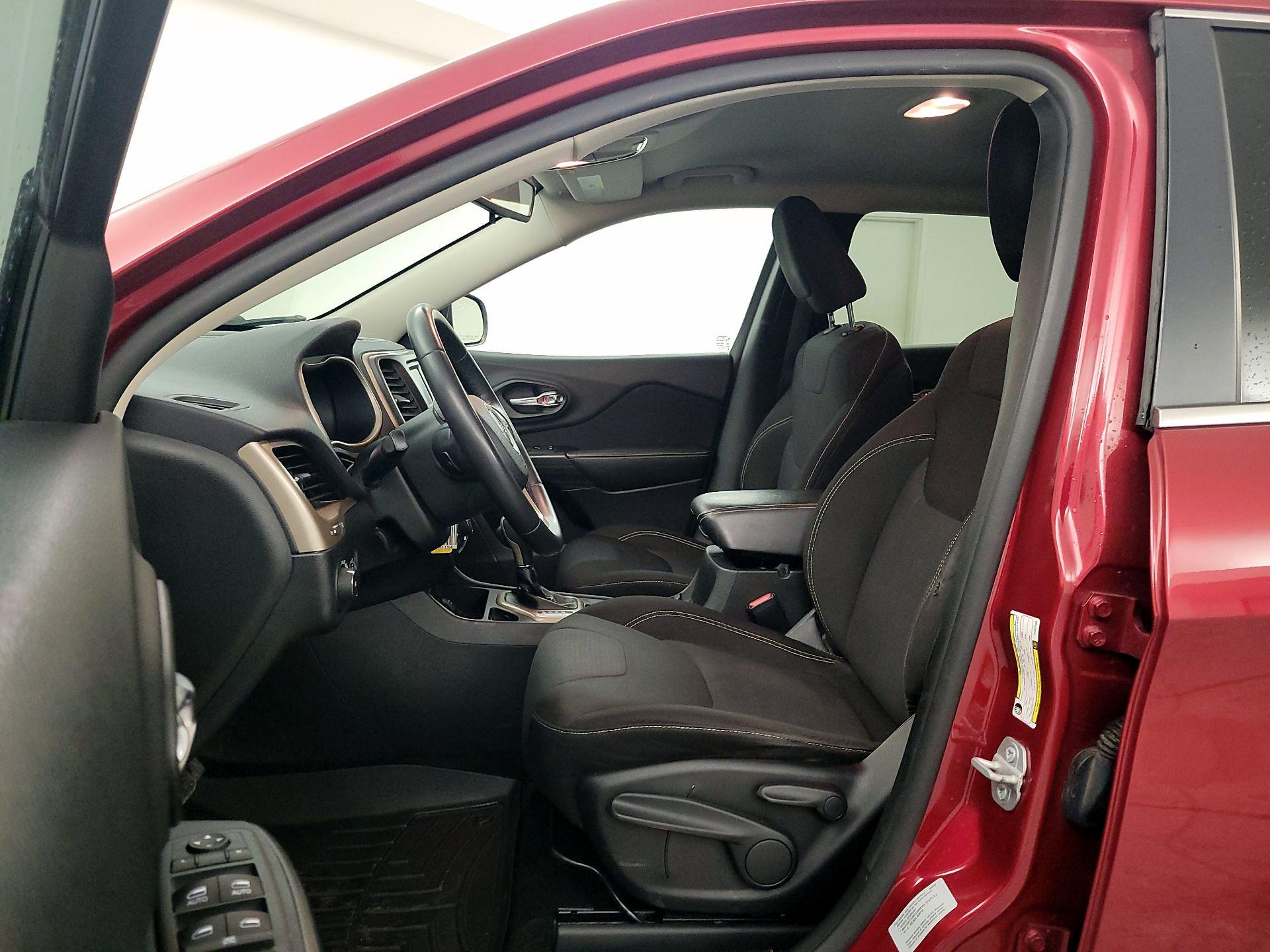 Thumbnail: 2015 Jeep Cherokee - 11