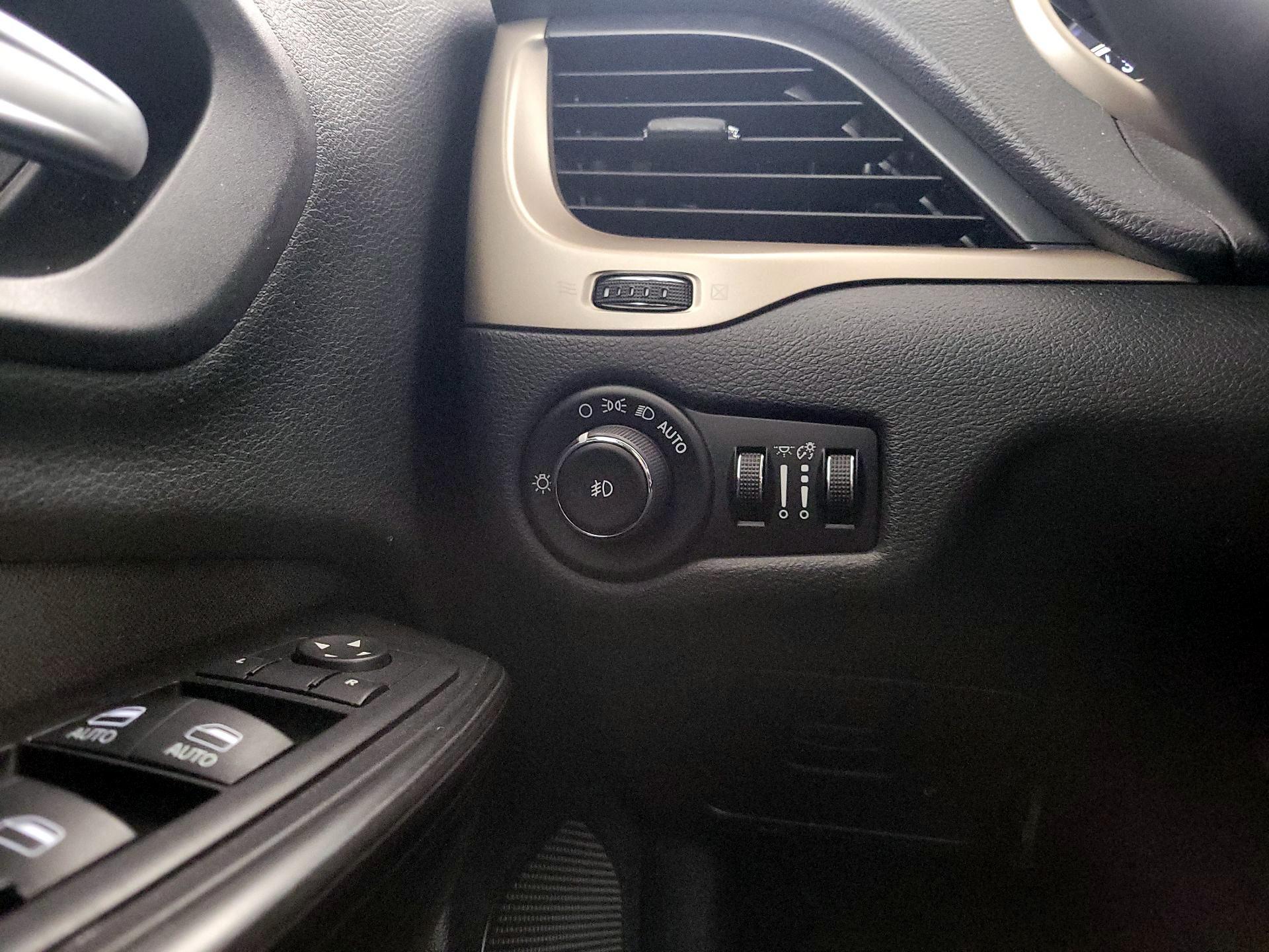 Thumbnail: 2015 Jeep Cherokee - 13