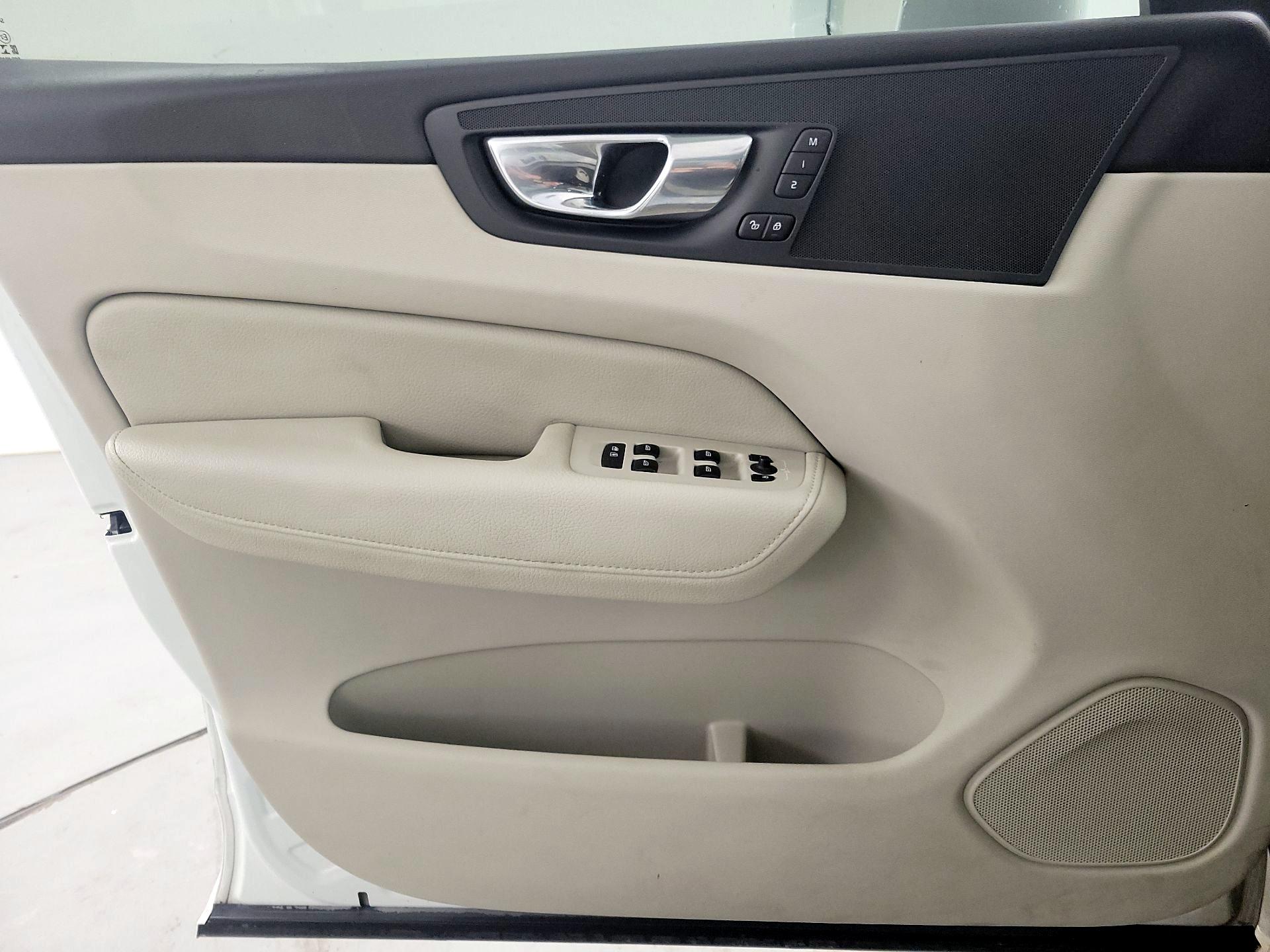 Thumbnail: 2021 Volvo XC60 - 12