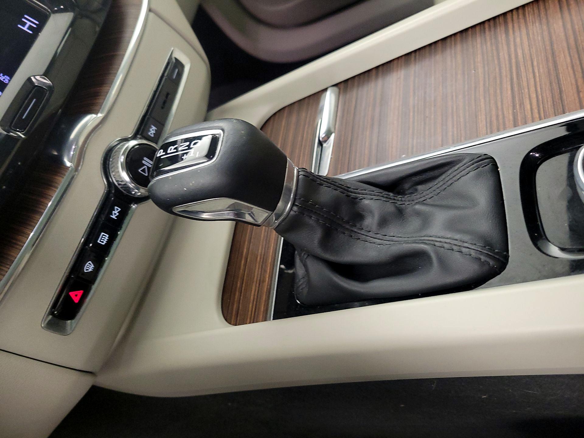 Thumbnail: 2021 Volvo XC60 - 18