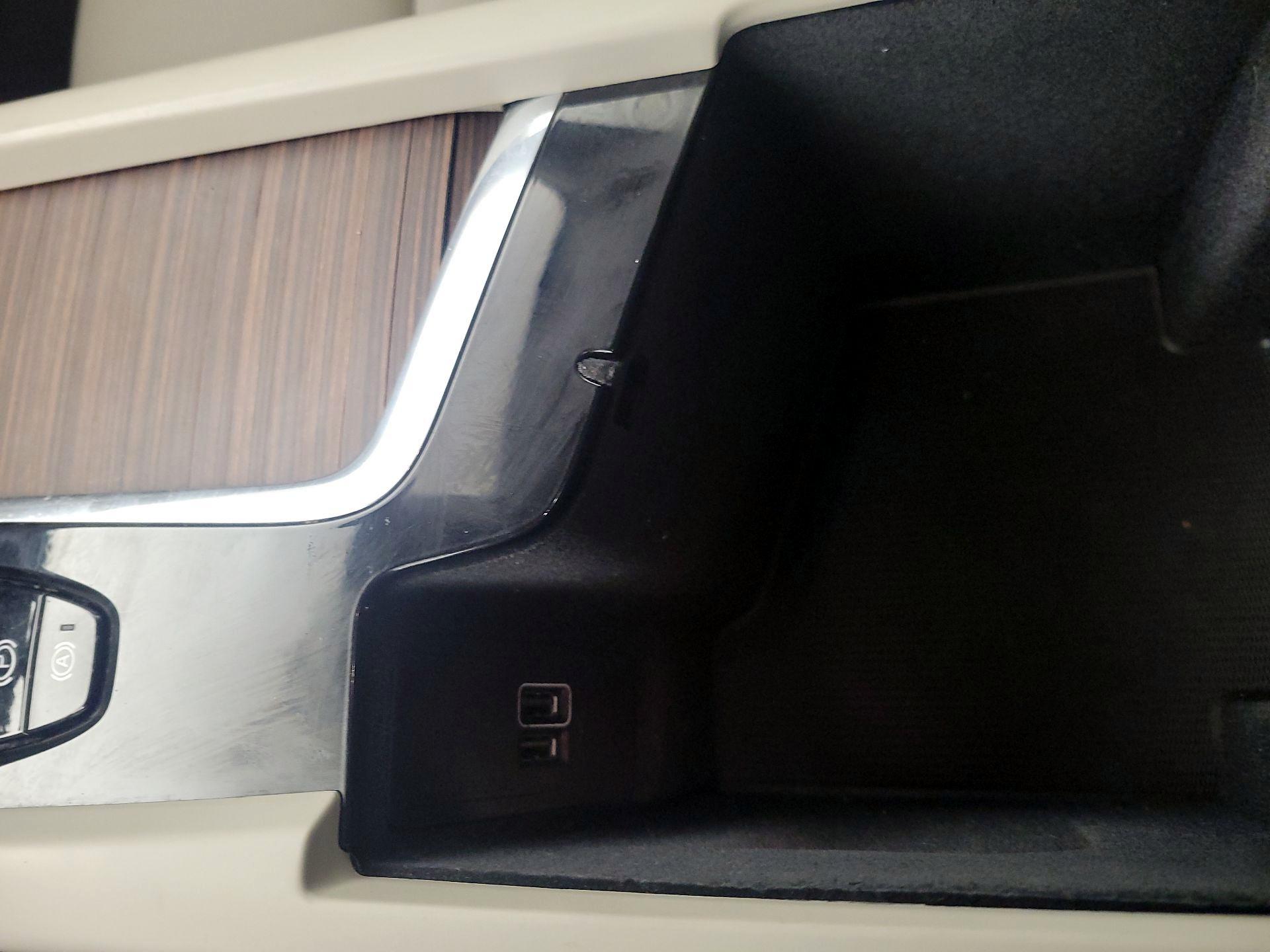 Thumbnail: 2021 Volvo XC60 - 19