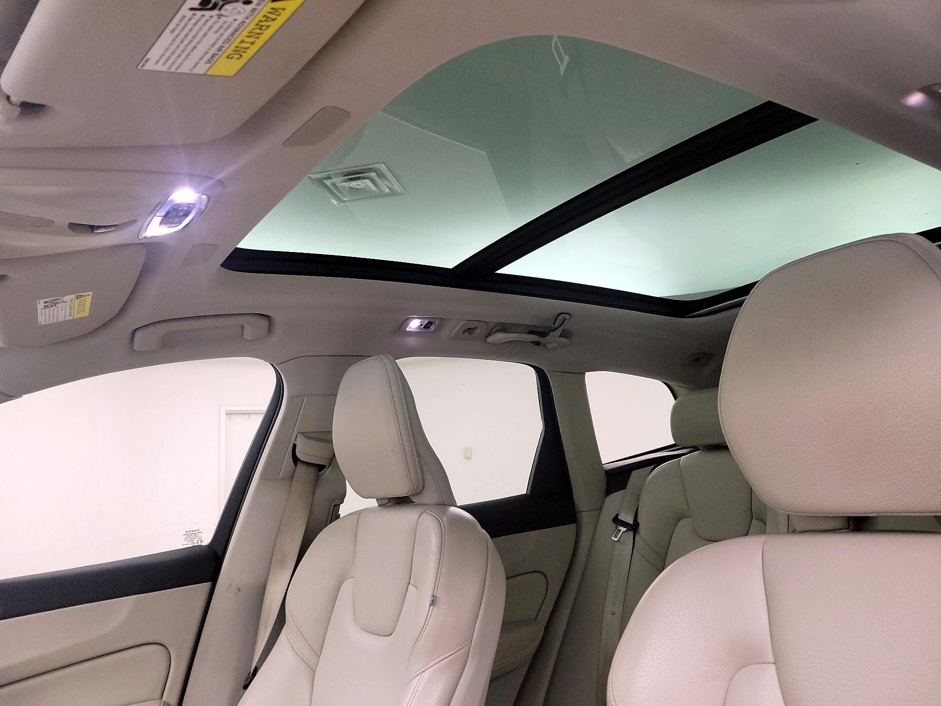 Thumbnail: 2021 Volvo XC60 - 20