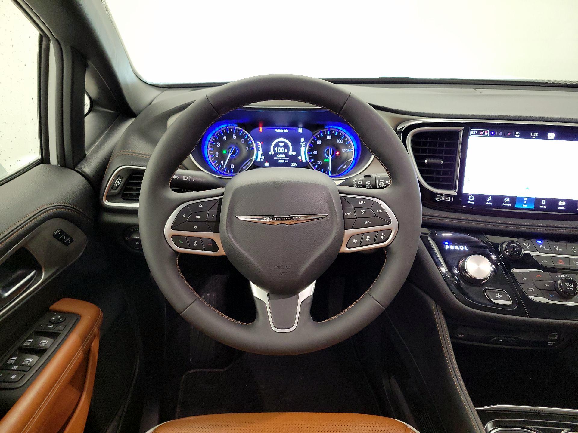 Thumbnail: 2024 Chrysler Pacifica - 10