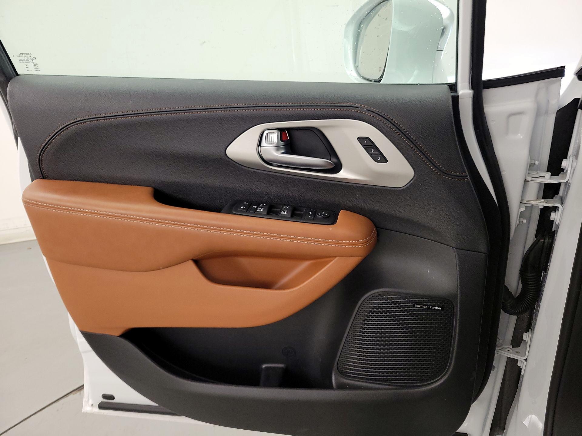 Thumbnail: 2024 Chrysler Pacifica - 12