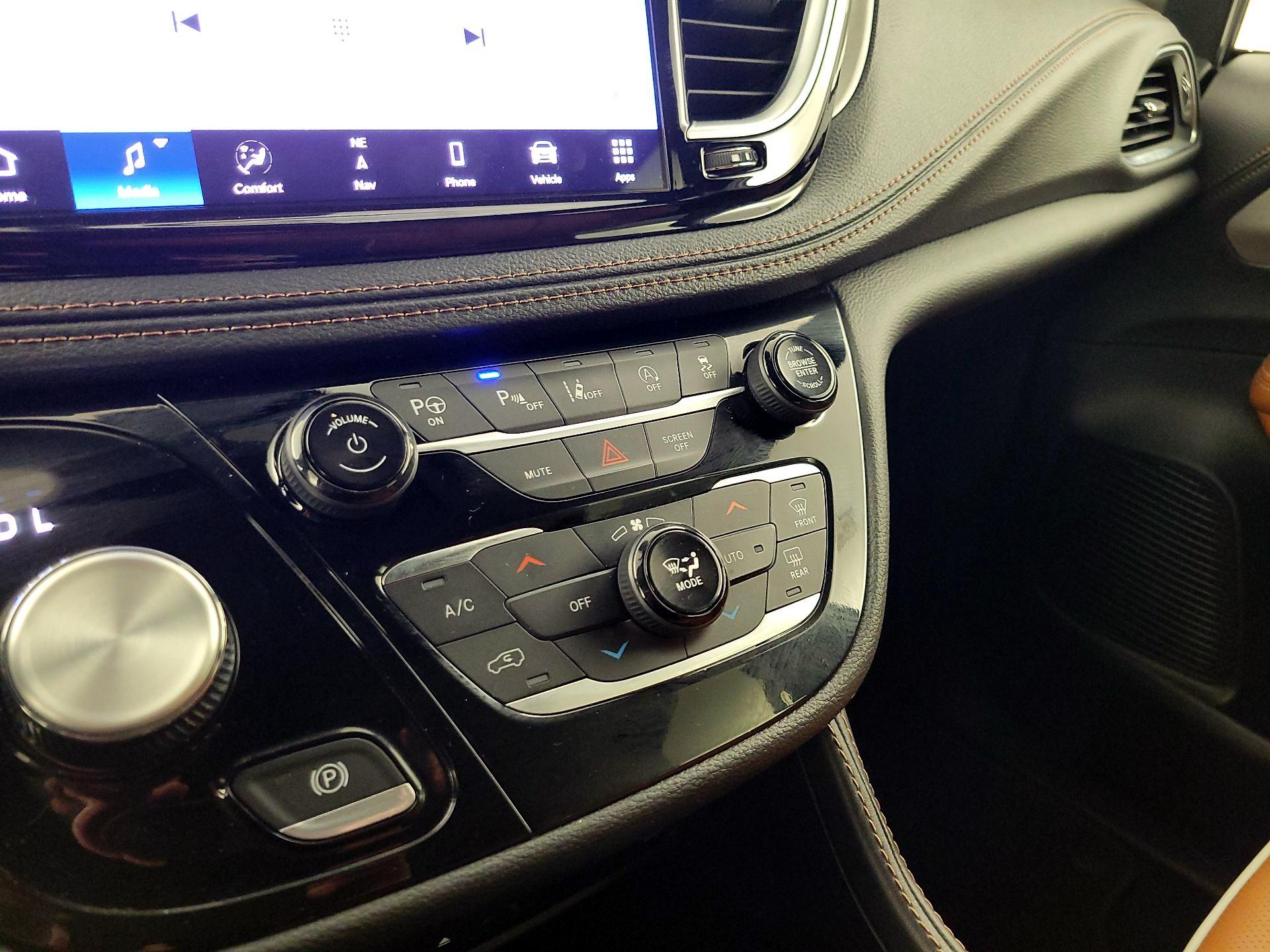 Thumbnail: 2024 Chrysler Pacifica - 17