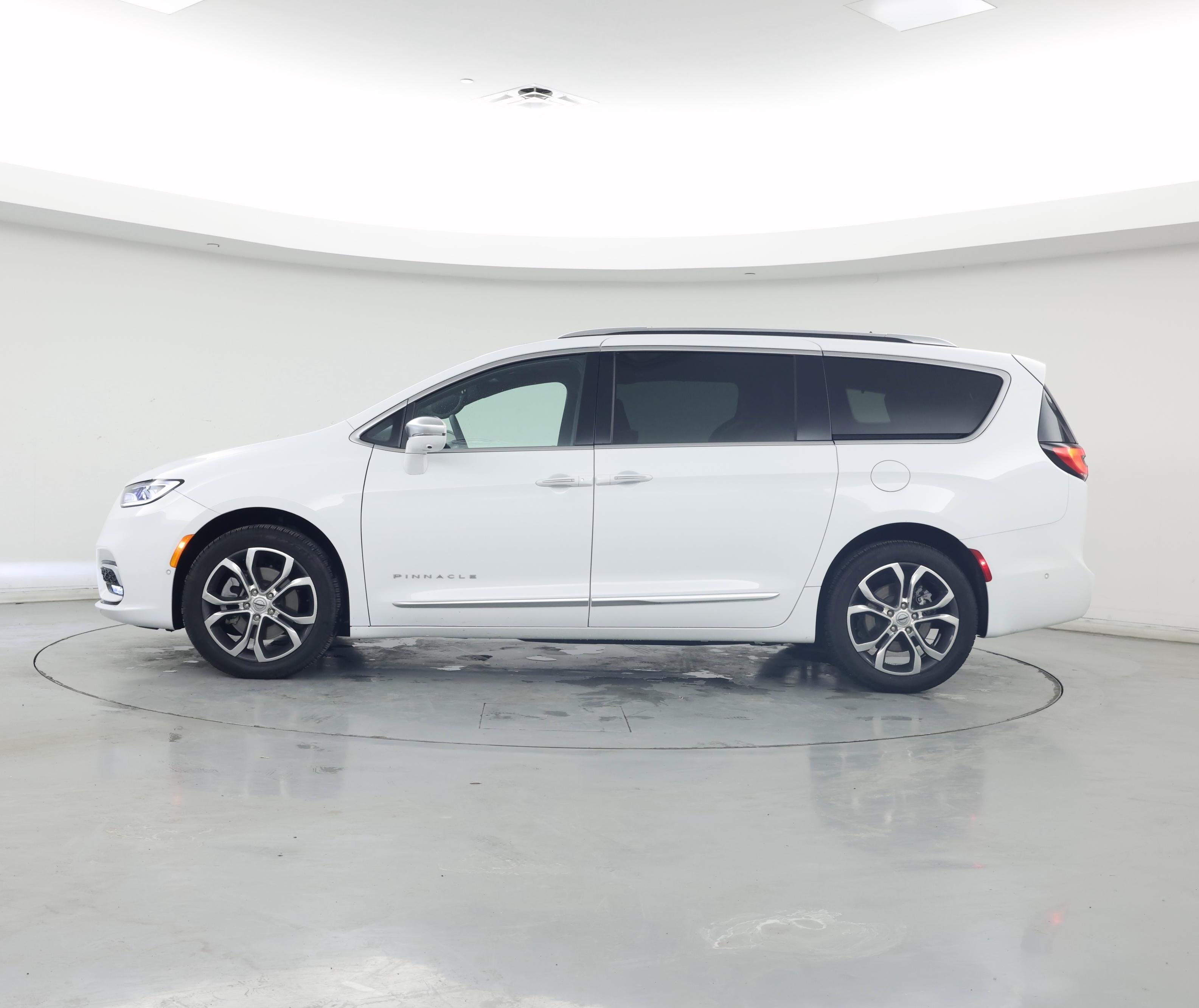 Thumbnail: 2024 Chrysler Pacifica - 3