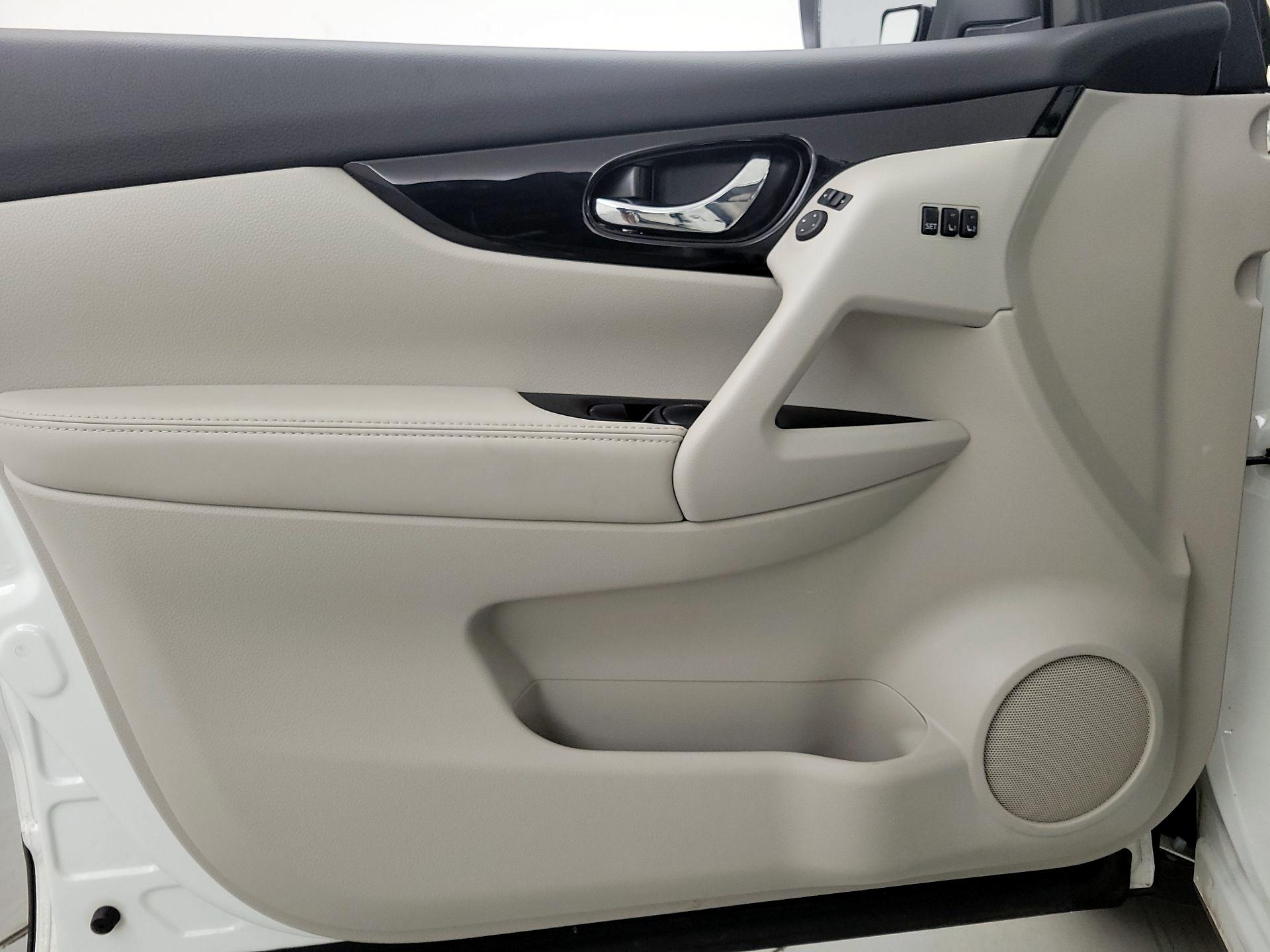 Thumbnail: 2021 Nissan Rogue Sport - 12