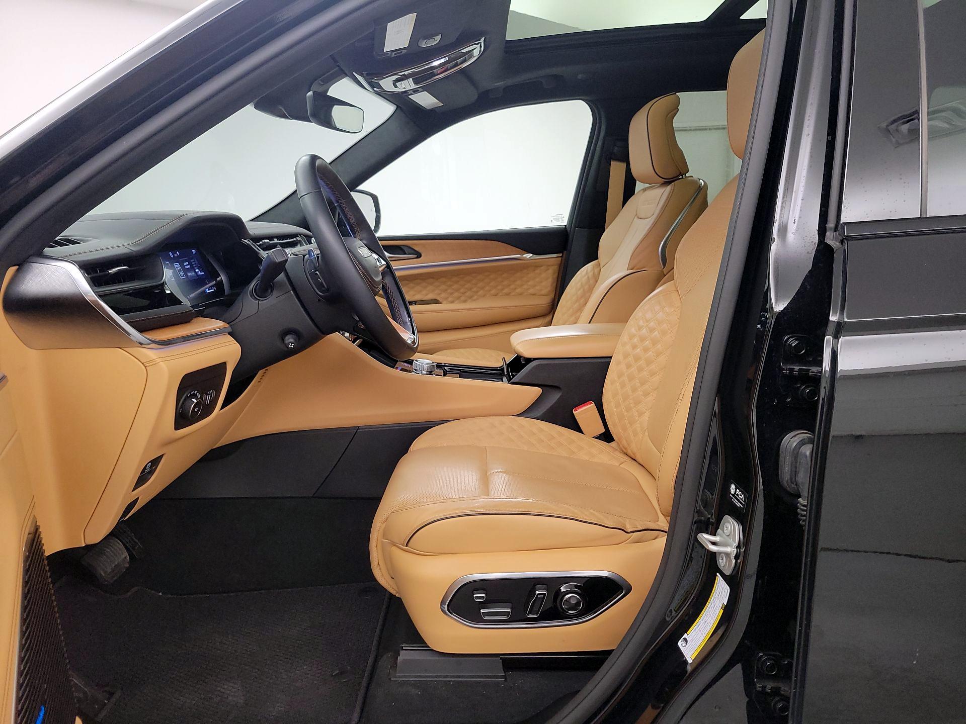 Thumbnail: 2023 Jeep Grand Cherokee - 11